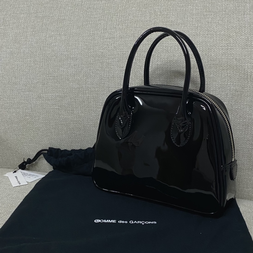 Comme des Garcons Round Anamel No.2 Aoyama Bag Black 착용 스타일