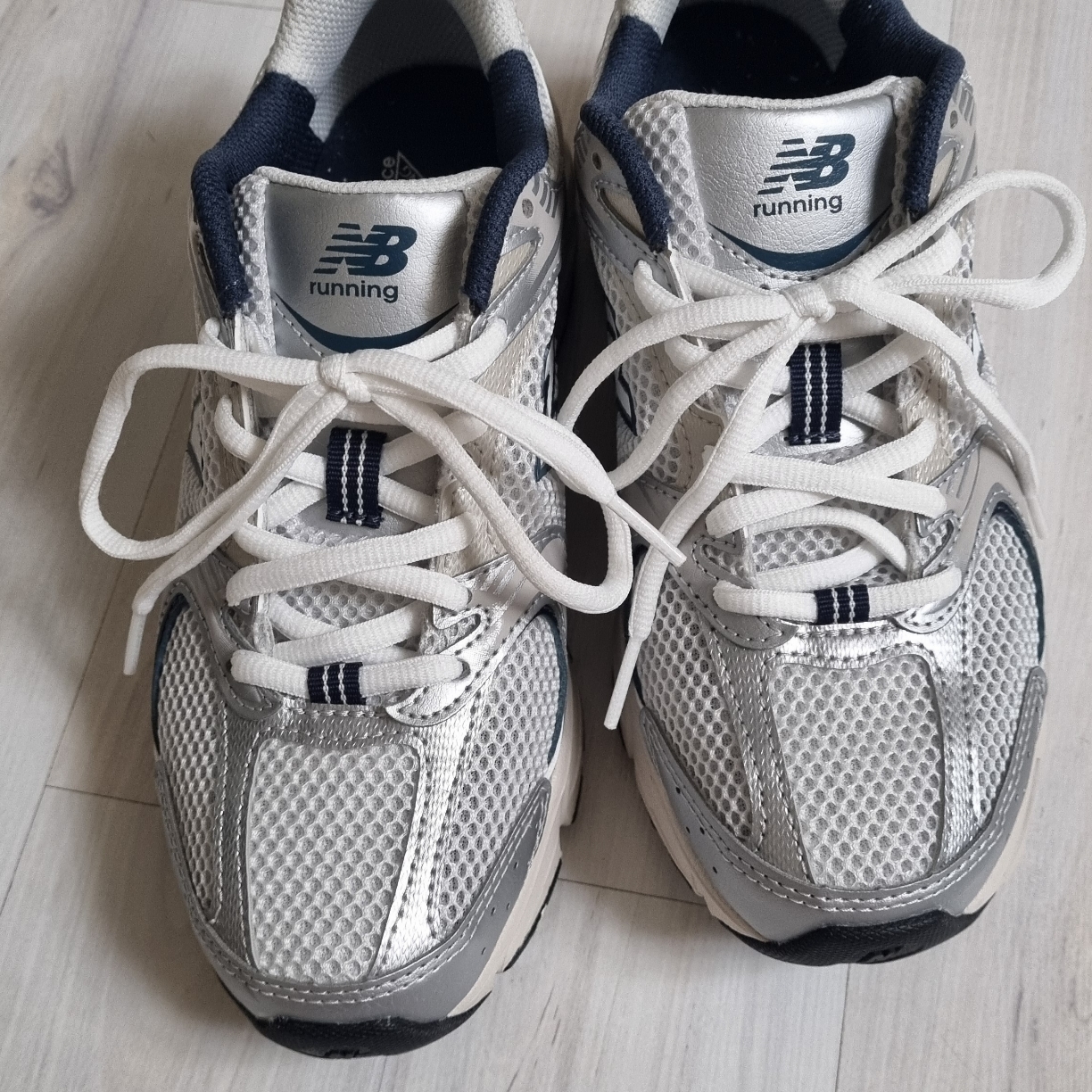 New Balance 530 Steel Grey 착용 스타일