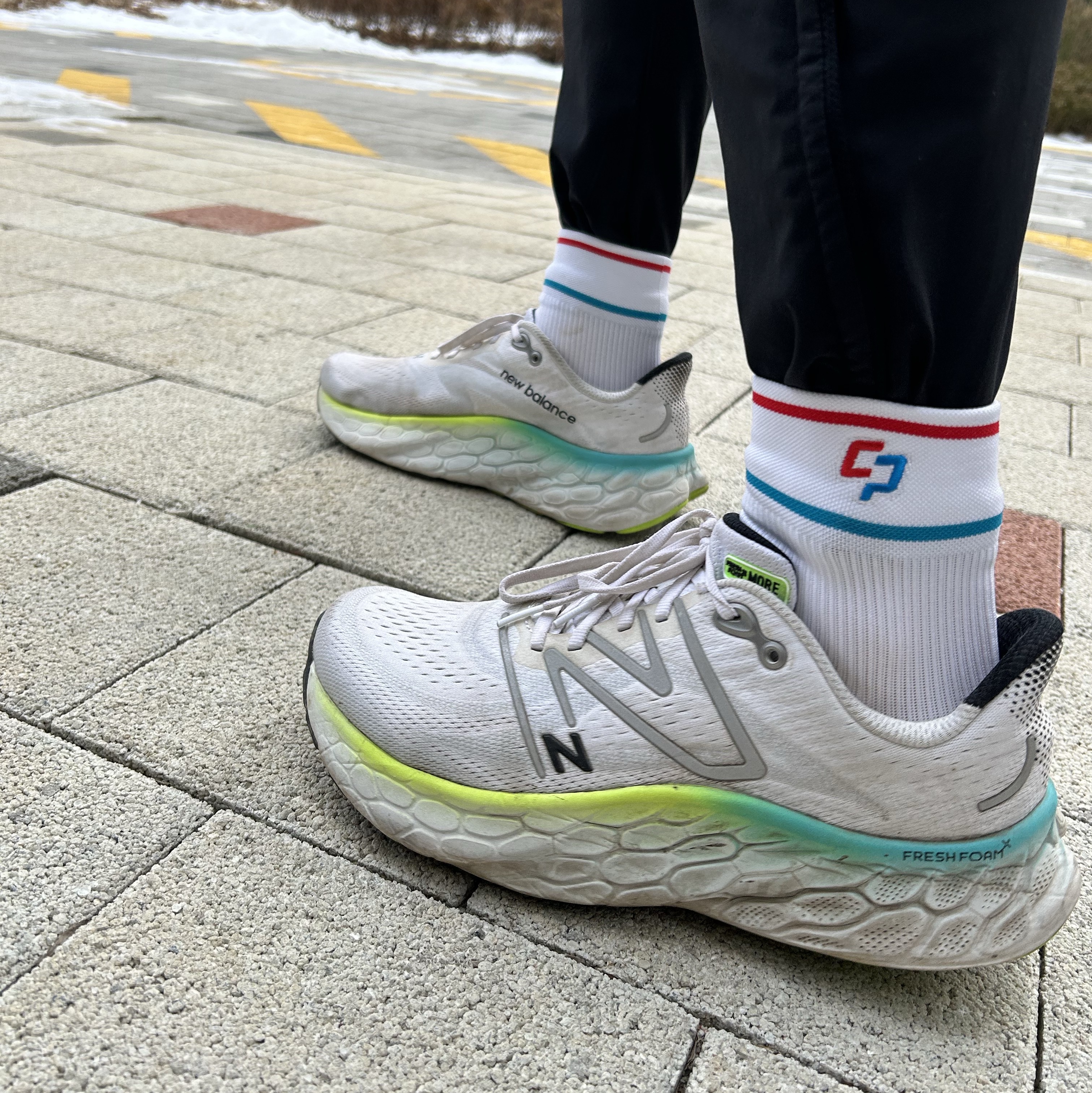 New Balance Fresh Foam X More v4 White Green - 2E Wide 착용 스타일