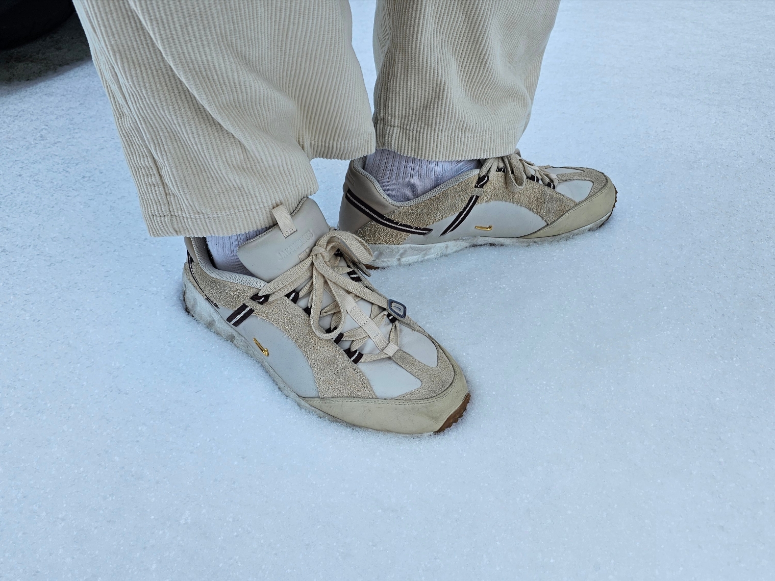Nike x Jacquemus Air Humara LX Light Bone and Gold 착용 스타일