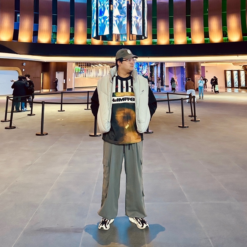 Gentle Monster x Maison Margiela MM011 Clear Black Gradient, Reebok x Ian Paley Zig Kinetica Concept Type 1 Grey 착용 스타일 - 1