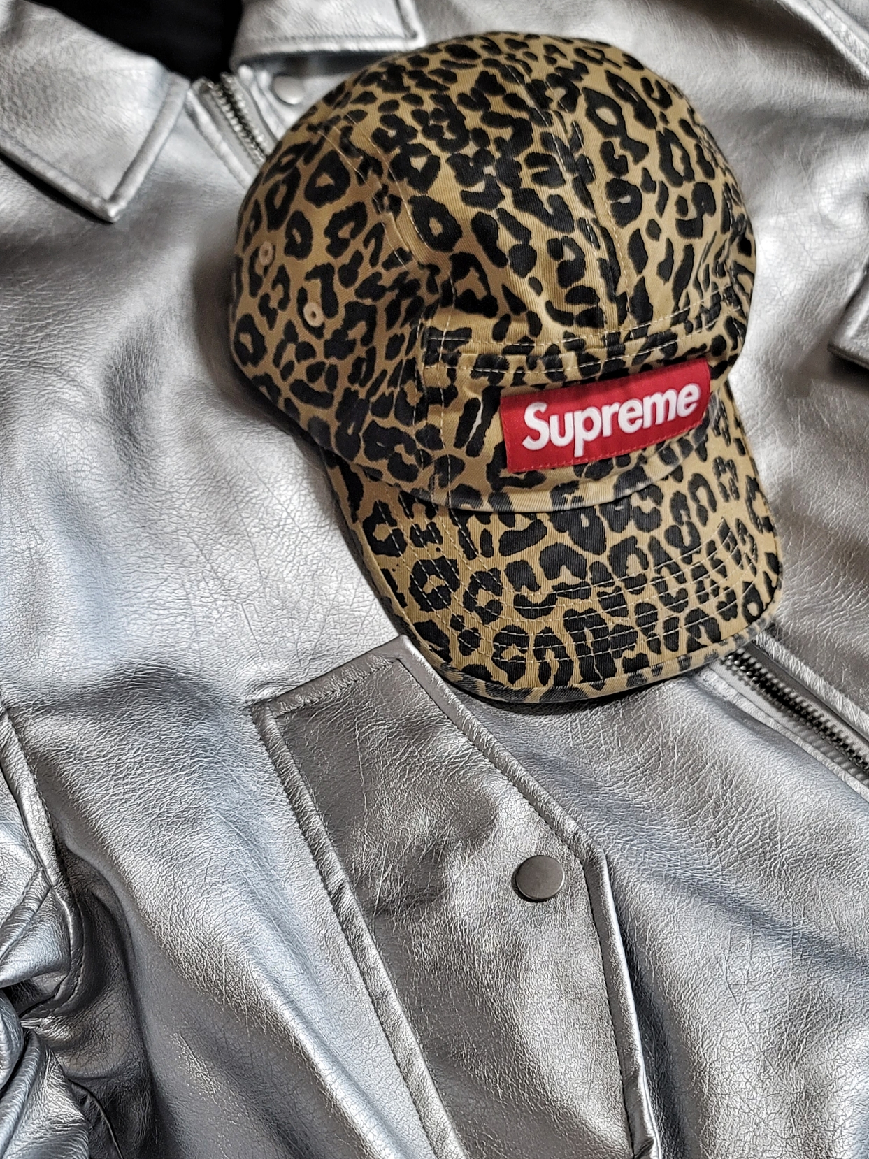Supreme Washed Chino Twill Camp Cap Leopard - 23FW 착용 스타일
