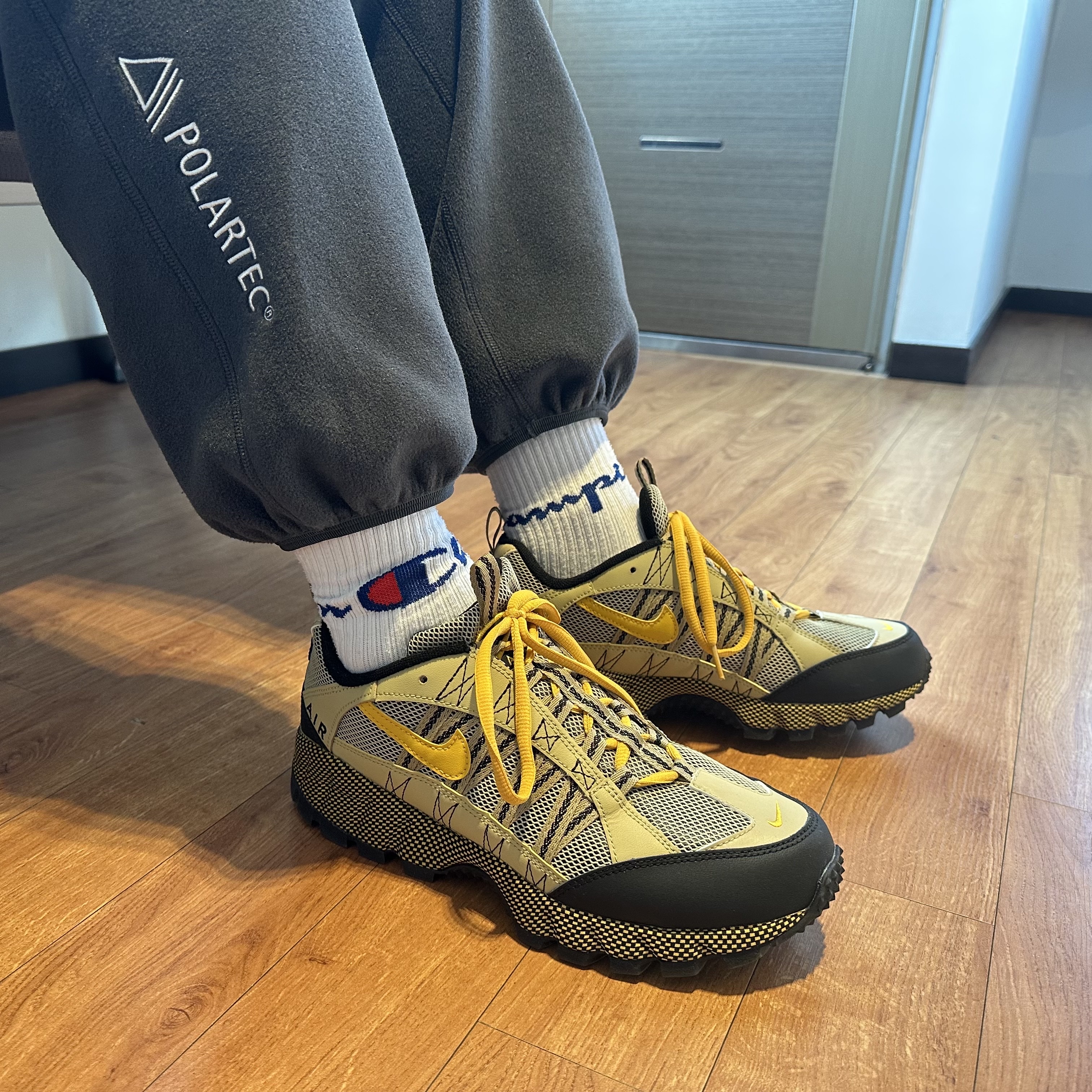 Nike Air Humara Wheat Grass, Nike ACG Polartec Wolf Tree Pants Anthracite Black - Asia 착용 스타일