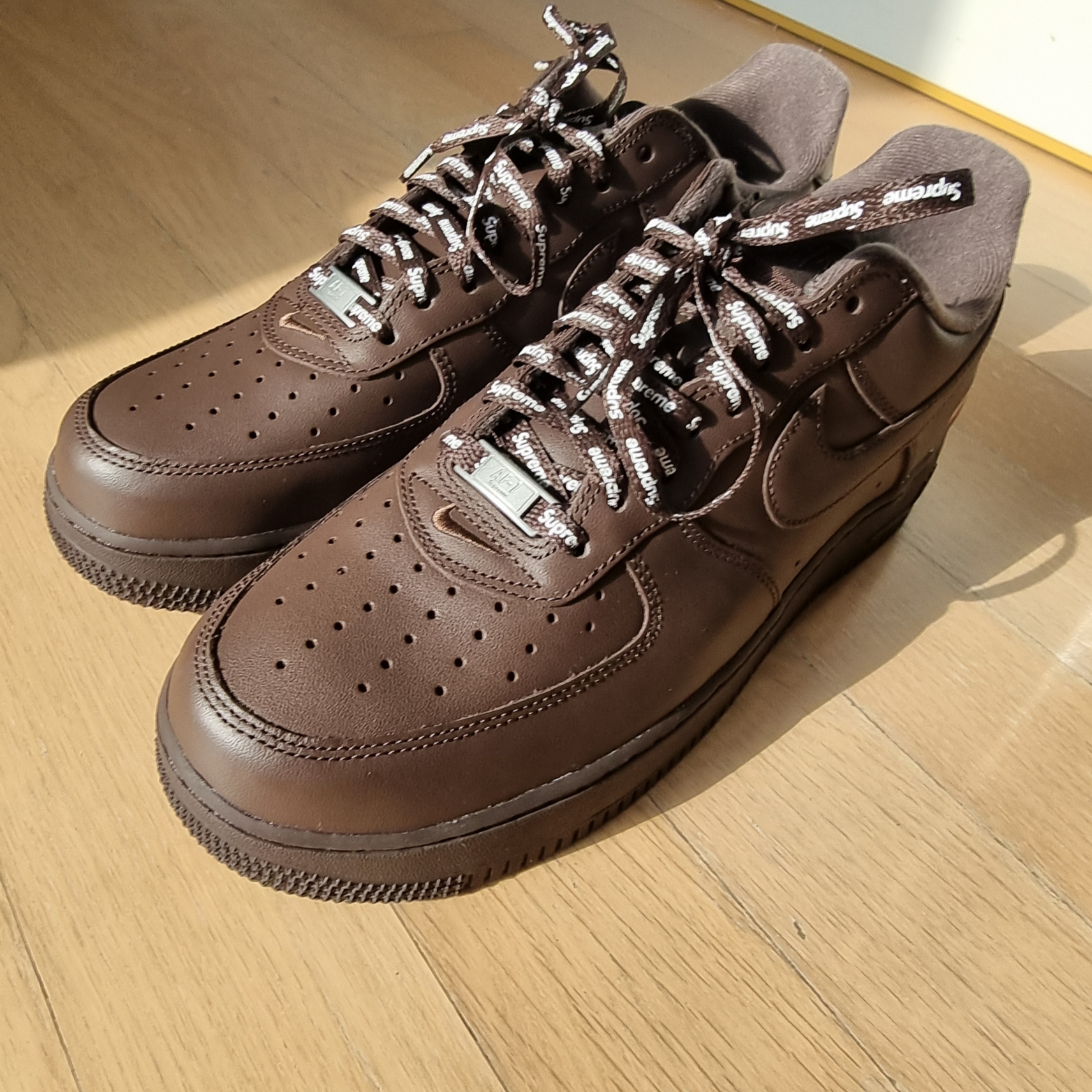 Nike x Supreme Air Force 1 Low Baroque Brown 착용 스타일 - 2