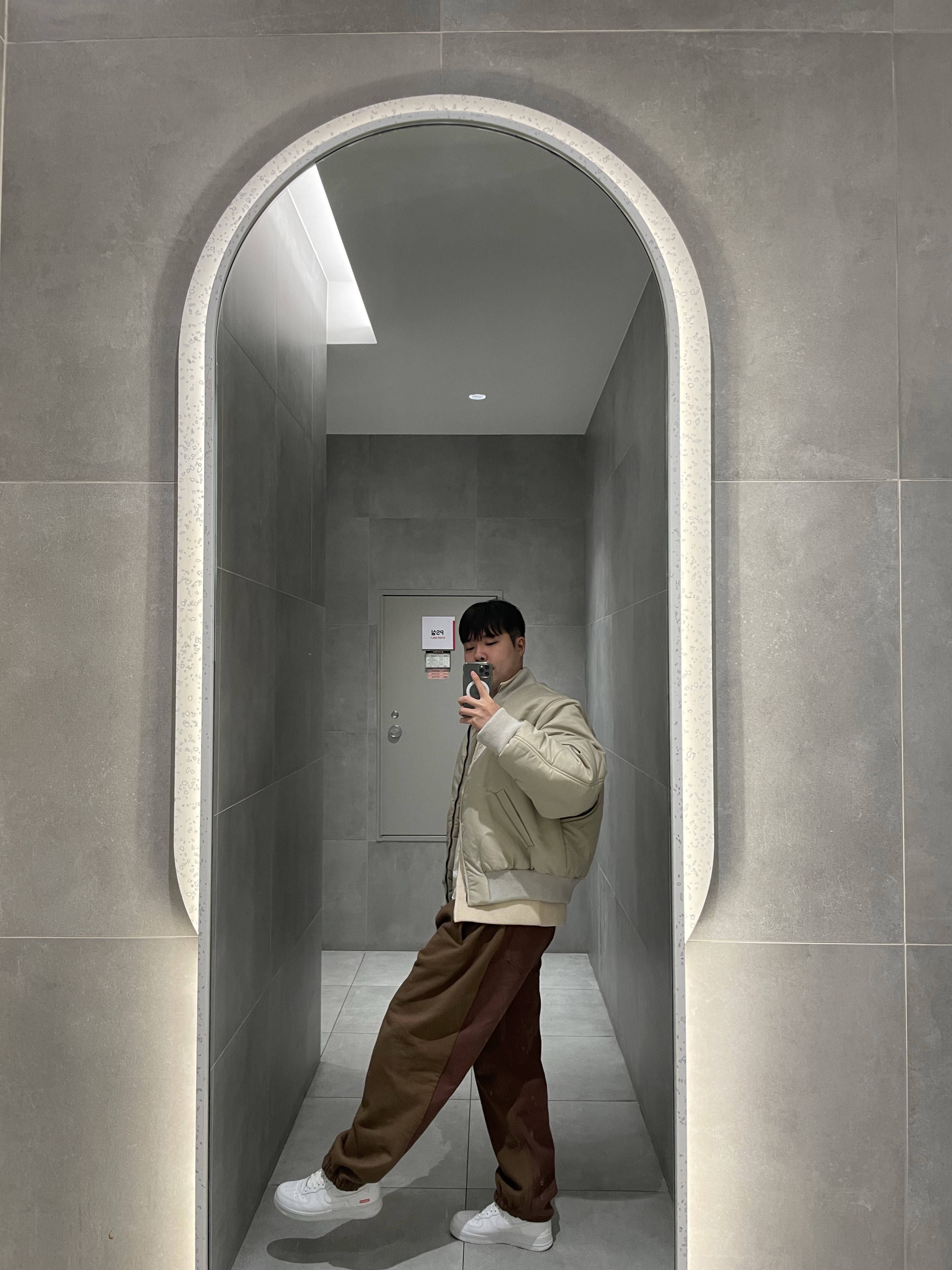 Supreme x Bless Sweatpant Jean Brown - 23FW, Nike x Supreme Air Force 1 Low White 착용 스타일 - 2