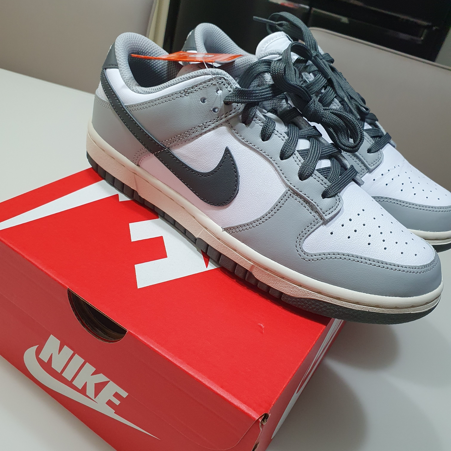 (W) Nike Dunk Low Light Smoke Grey 착용 스타일 - 2
