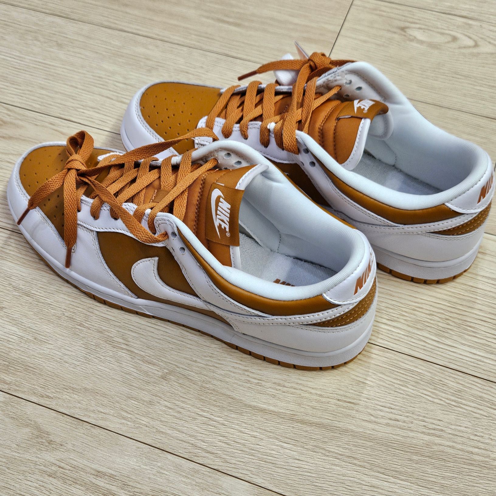 Nike Dunk Low QS Dark Curry 착용 스타일 - 3