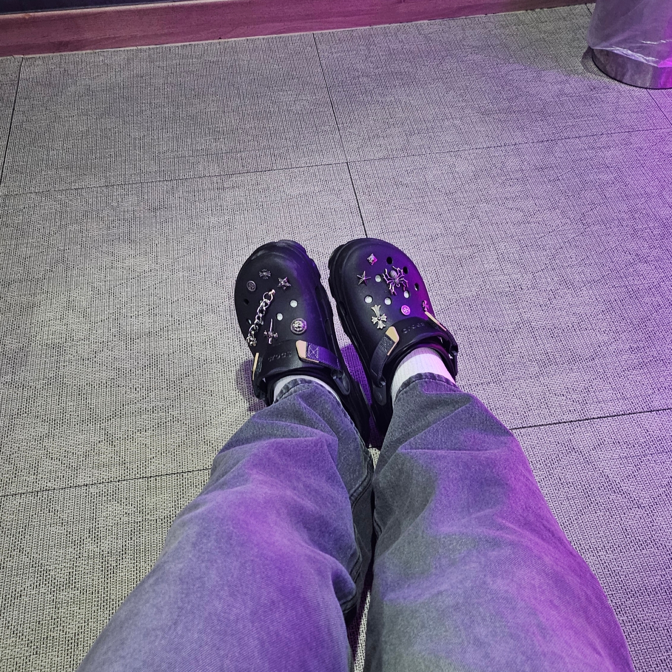 Crocs All Terrain Clog Black 착용 스타일 - 2