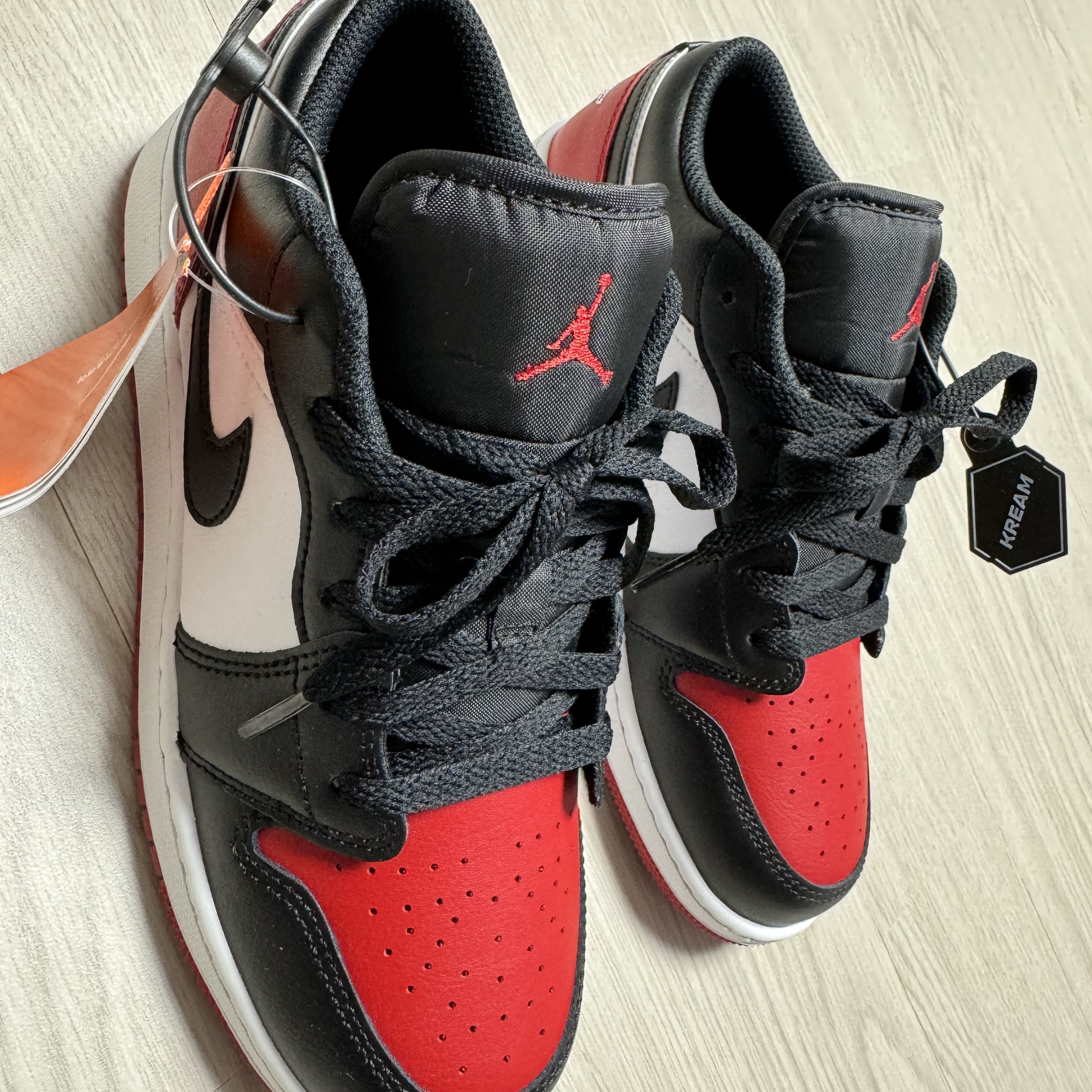 (GS) Jordan 1 Low White Varsity Red 착용 스타일 - 3