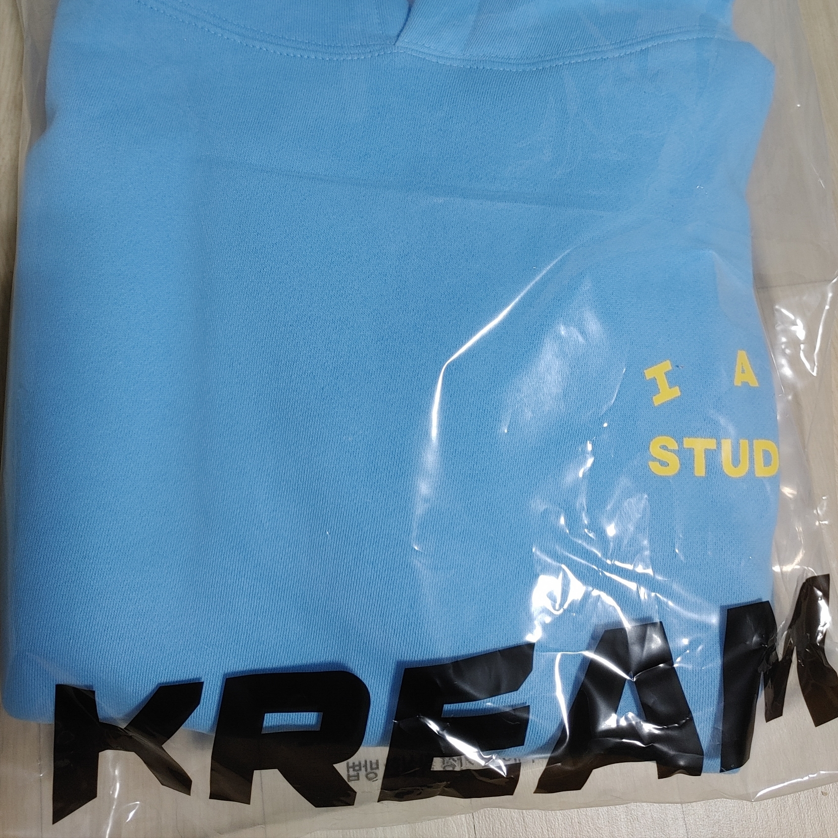 IAB Studio Hoodie Sky Blue Lemon 착용 스타일