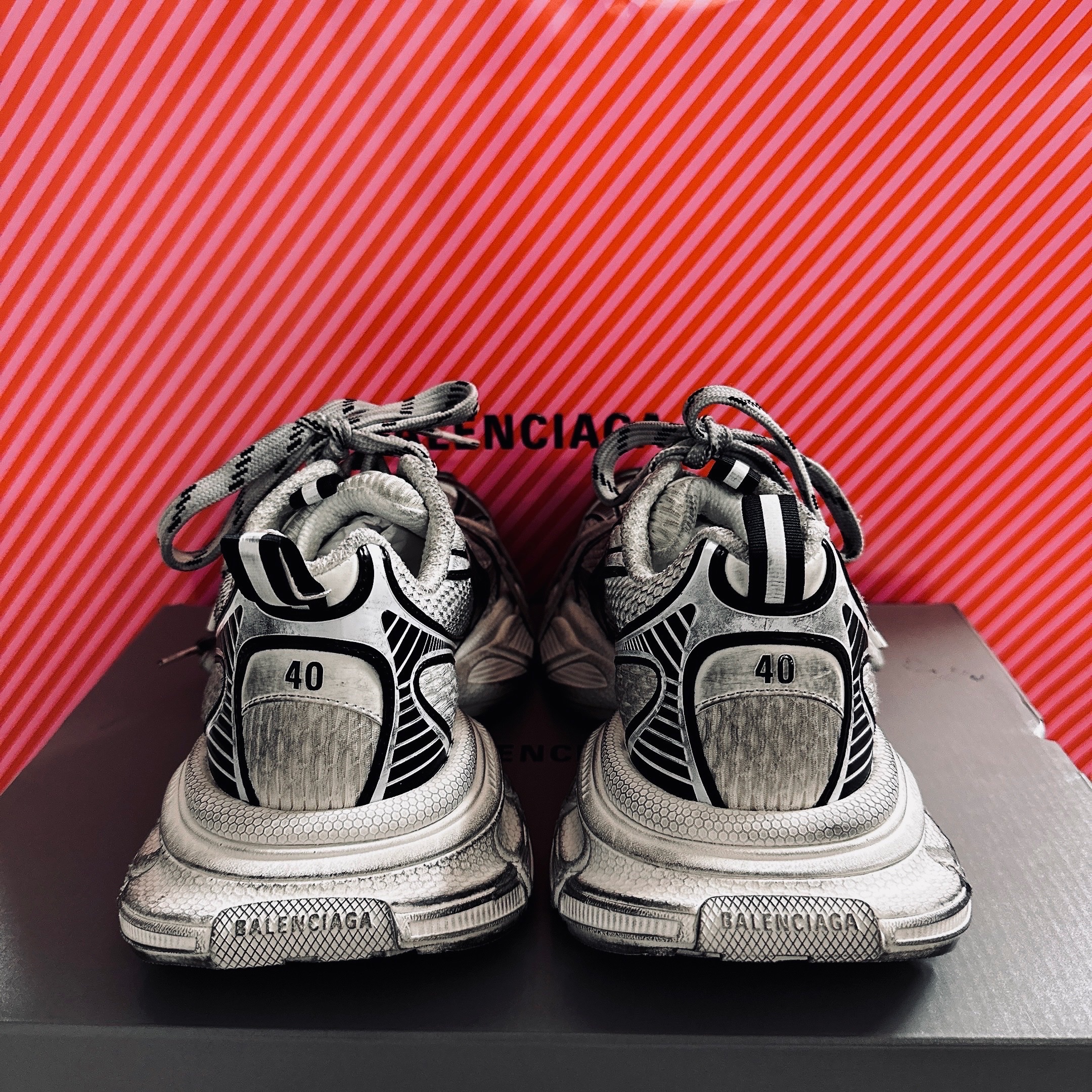 Balenciaga 3XL Sneakers White Black 착용 스타일 - 4