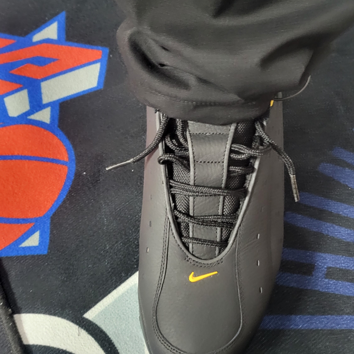 Nike x Drake Nocta Hot Step Air Terra Black and Yellow 착용 스타일 - 3