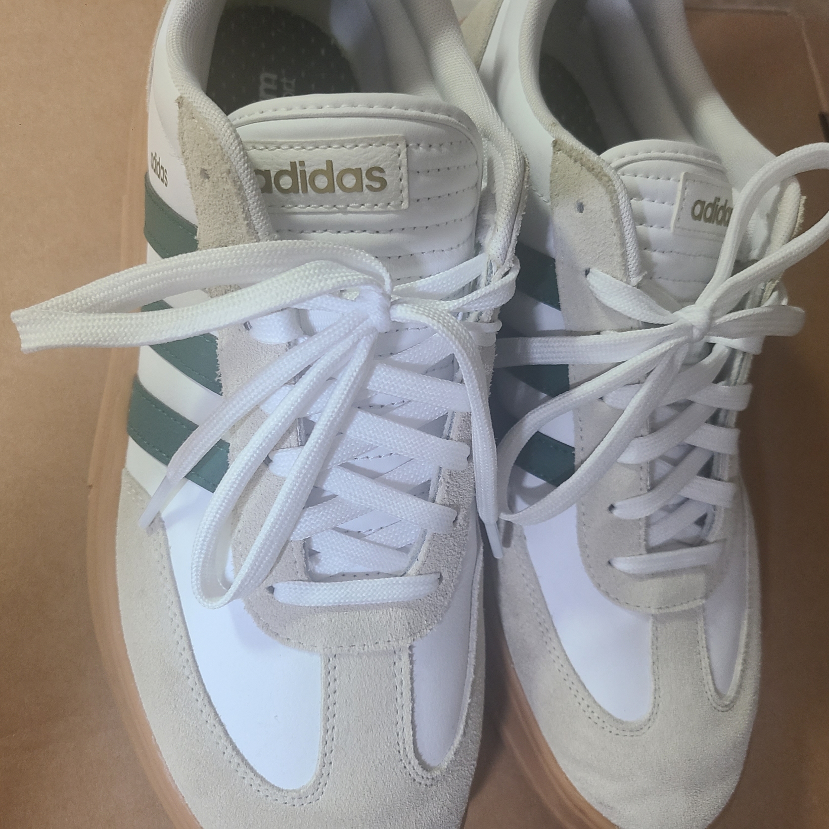 Adidas Gradas Collegiate Green 착용 스타일