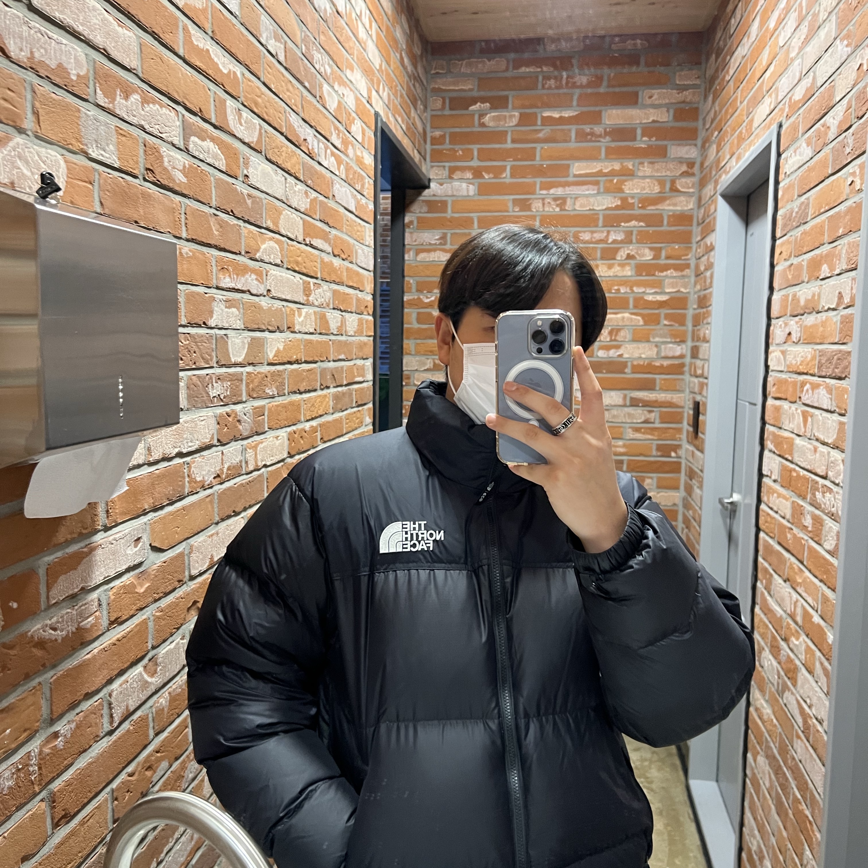 Gucci Ring with Double G Silver, The North Face 1996 Eco Nuptse Jacket Black 착용 스타일