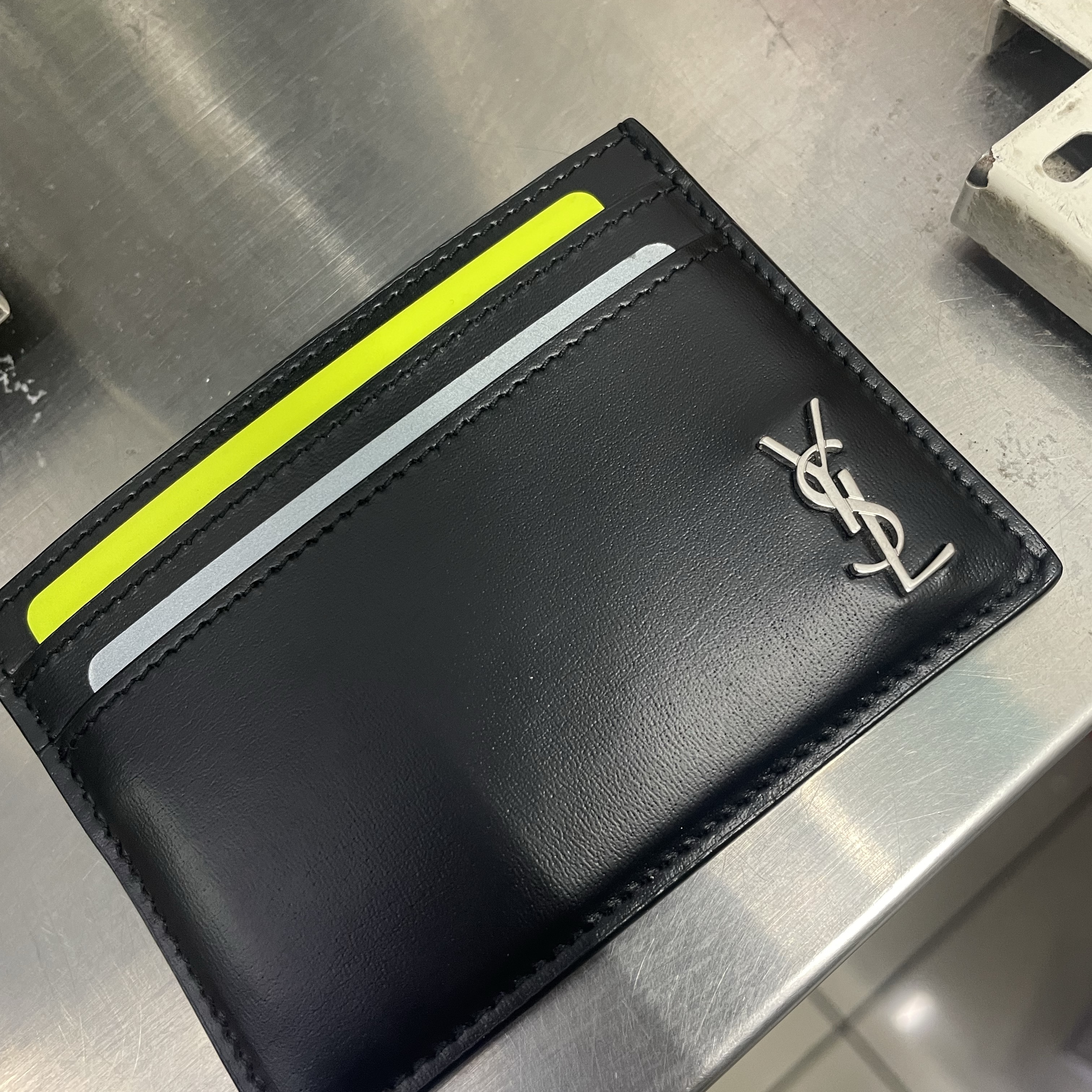 Saint Laurent Tiny Silver Monogram Card Case in Matte Leather Black 착용 스타일