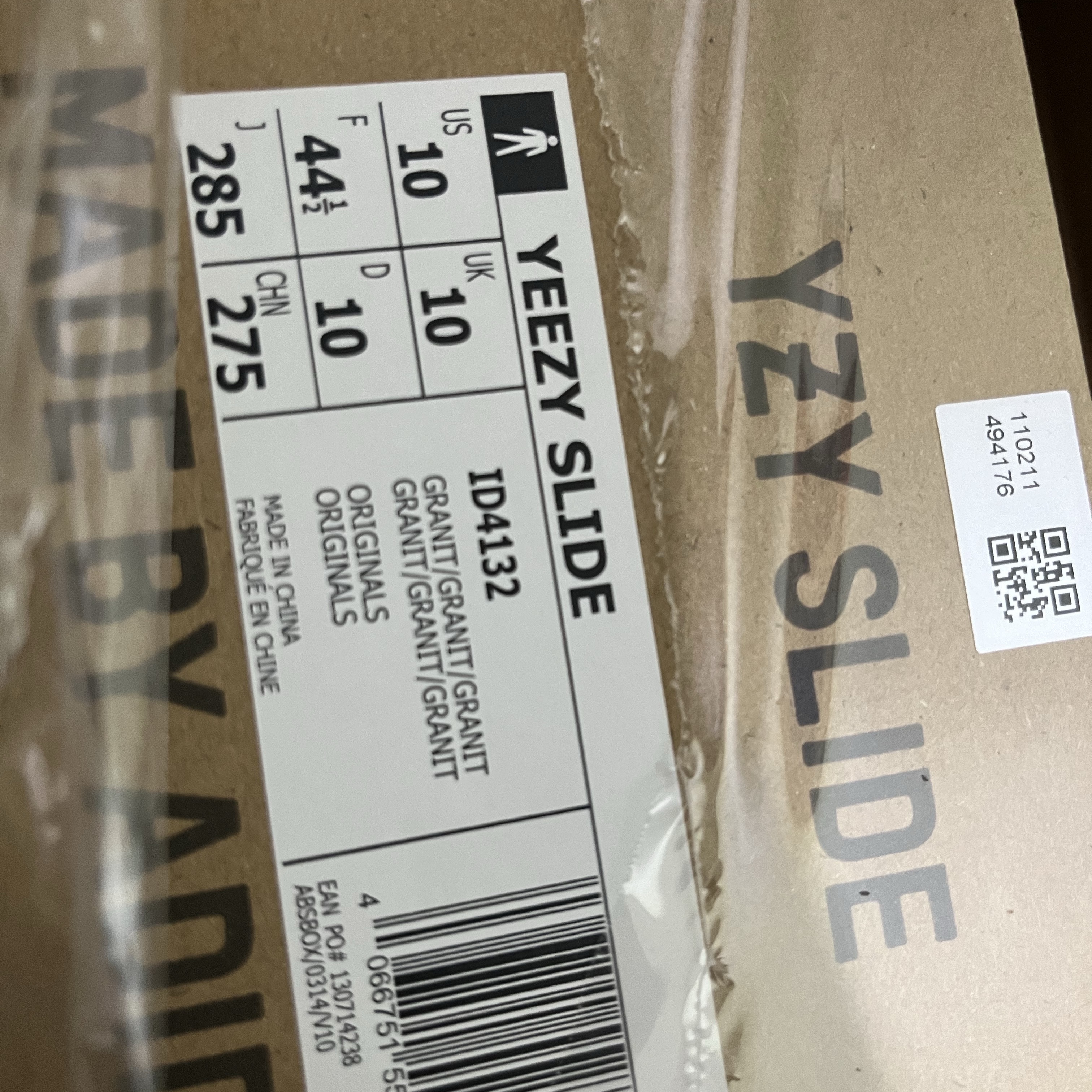 Adidas Yeezy Slide Granite 착용 스타일 - 1