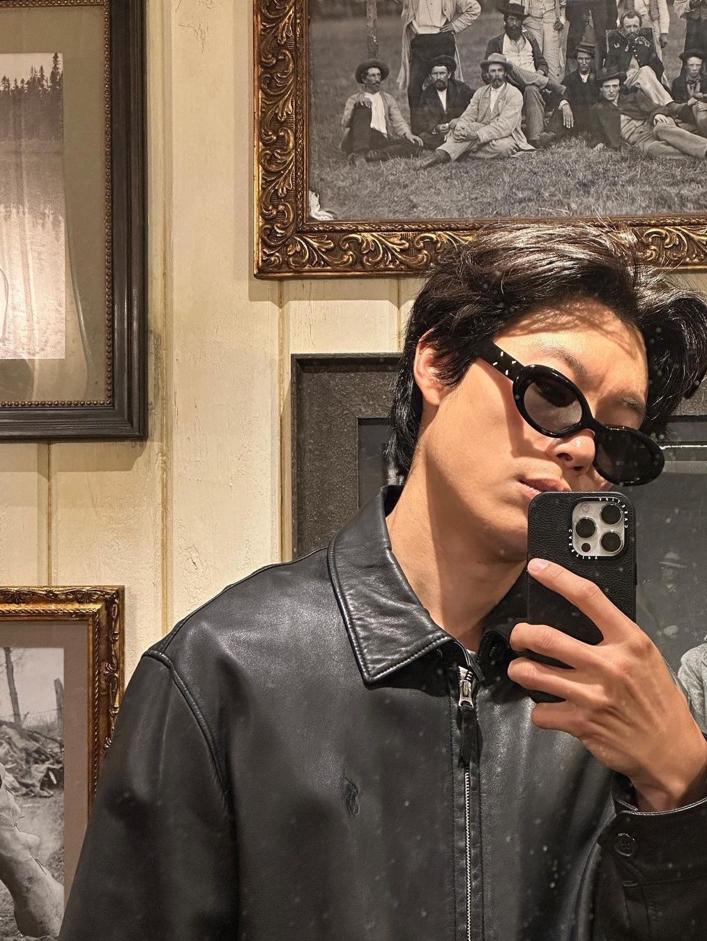 Gentle Monster x Maison Margiela MM005 Black Black, [KREAM 단독] Jacquemus Les Lunettes Baci Square D Frame Sunglasses Multi Black 착용 스타일 - 2