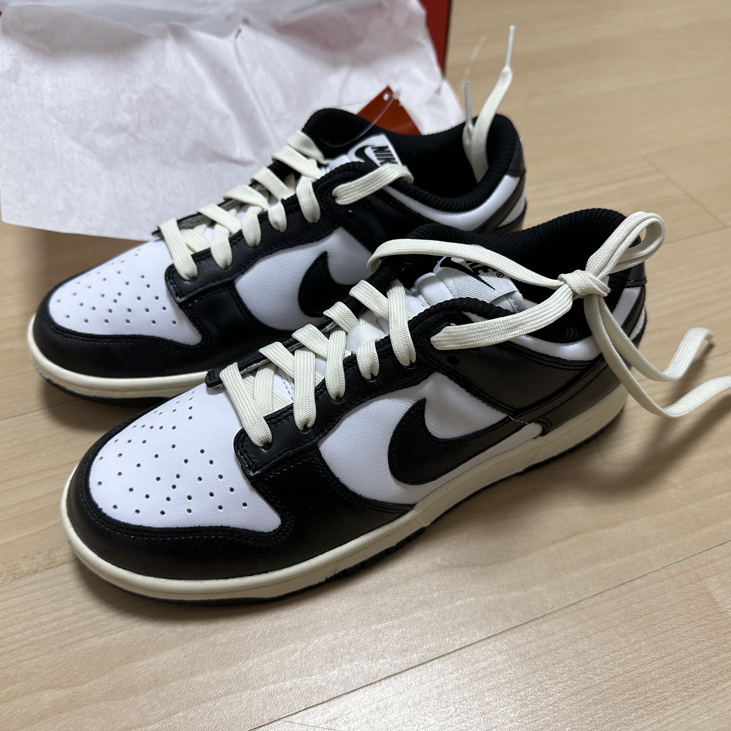 (W) Nike Dunk Low Vintage Black and White 착용 스타일