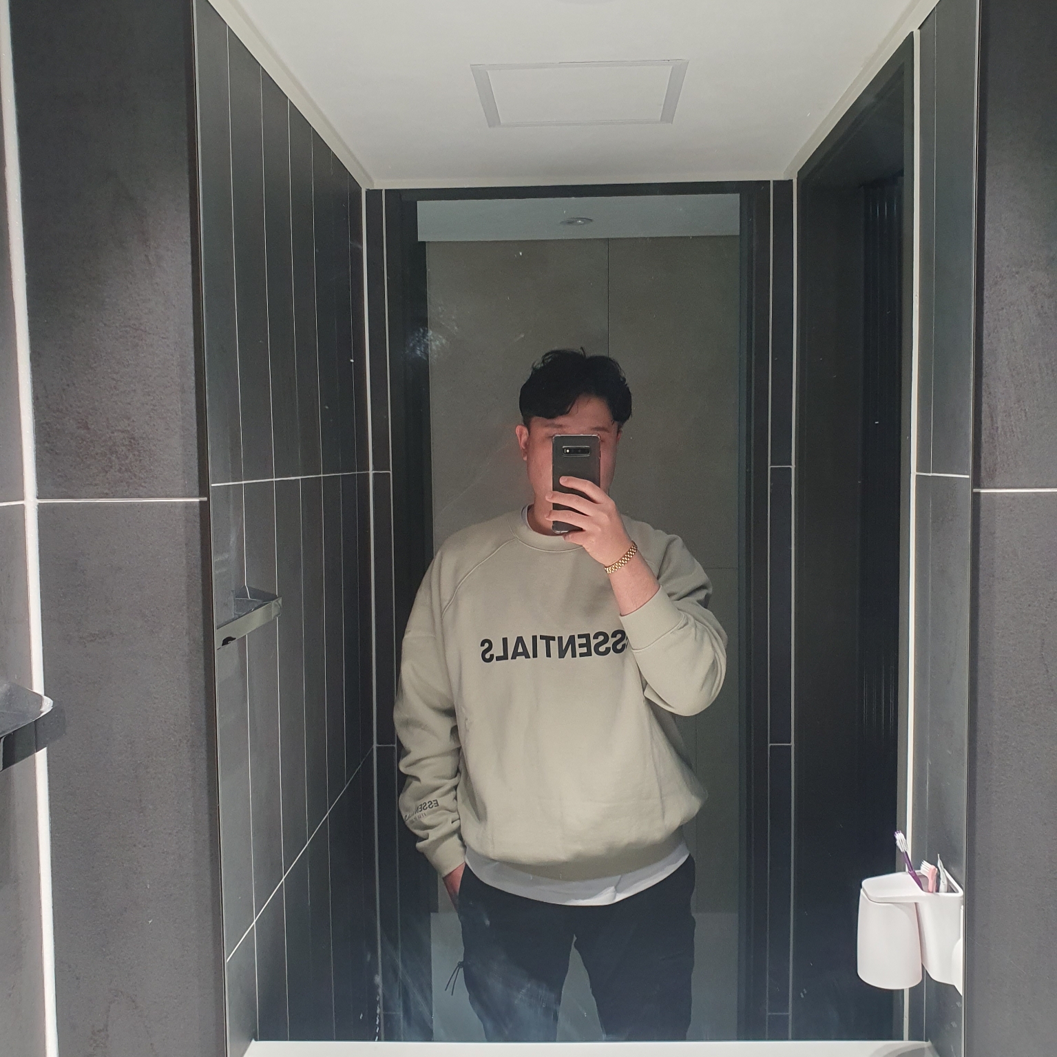 Essentials 3D Silicon Applique Crewneck Alfafa Sage - 20FW 착용 스타일