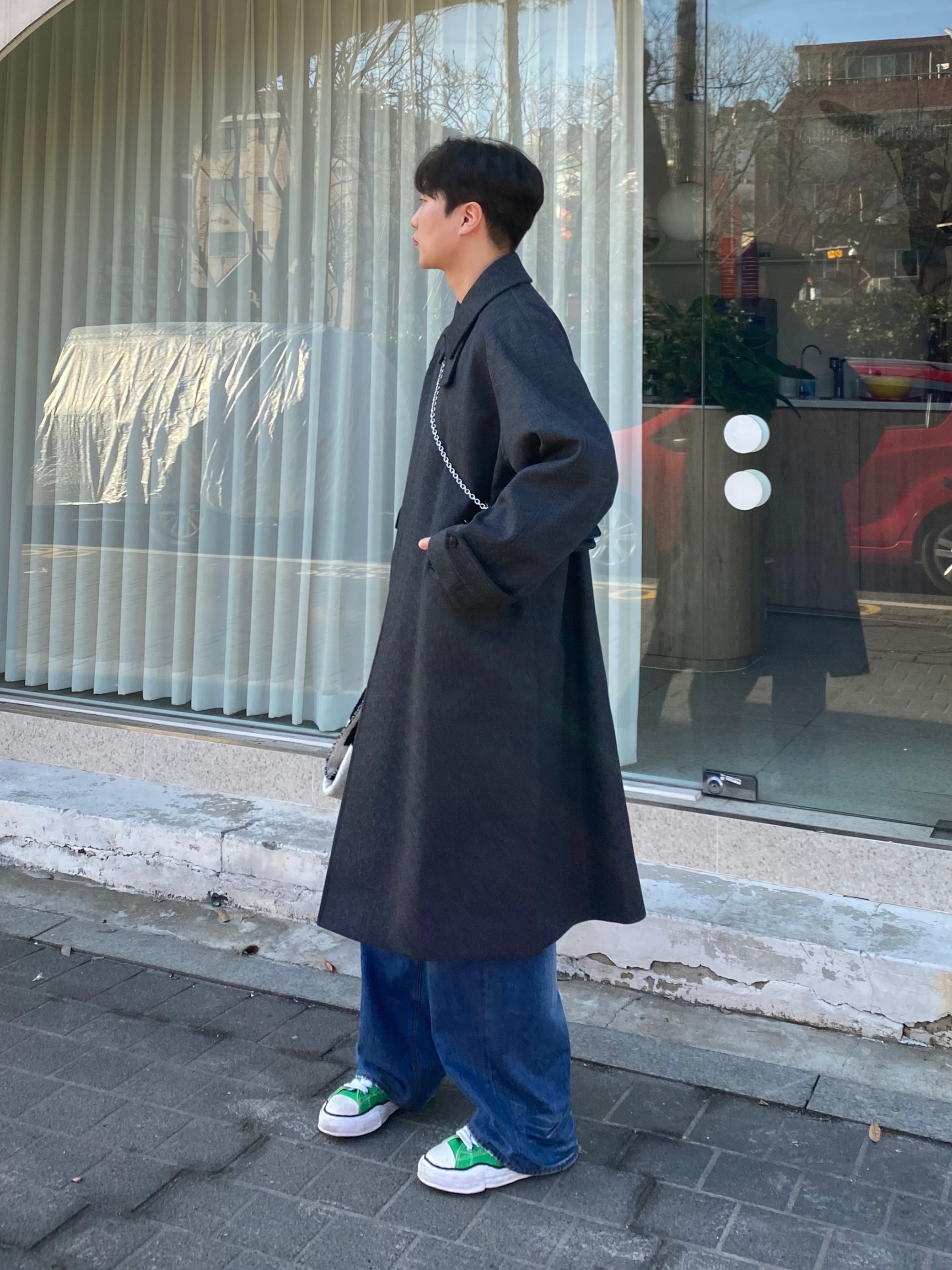 메종 미하라 야스히로 피터슨 OG 솔 캔버스 로우 스니커즈 그린, 마뗑킴 로고 체크보드 머플러 아이보리 착용 스타일 - 3