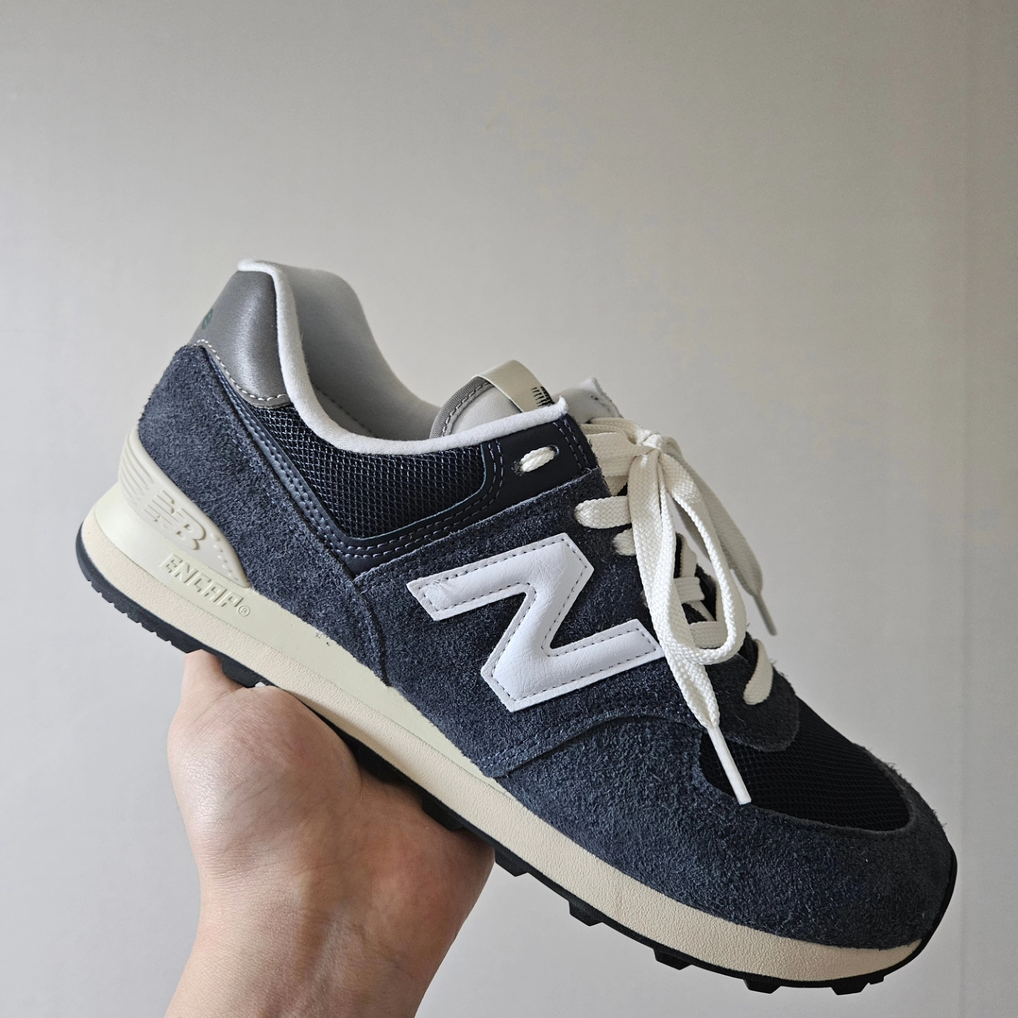 New Balance 574 Heritage Navy 착용 스타일