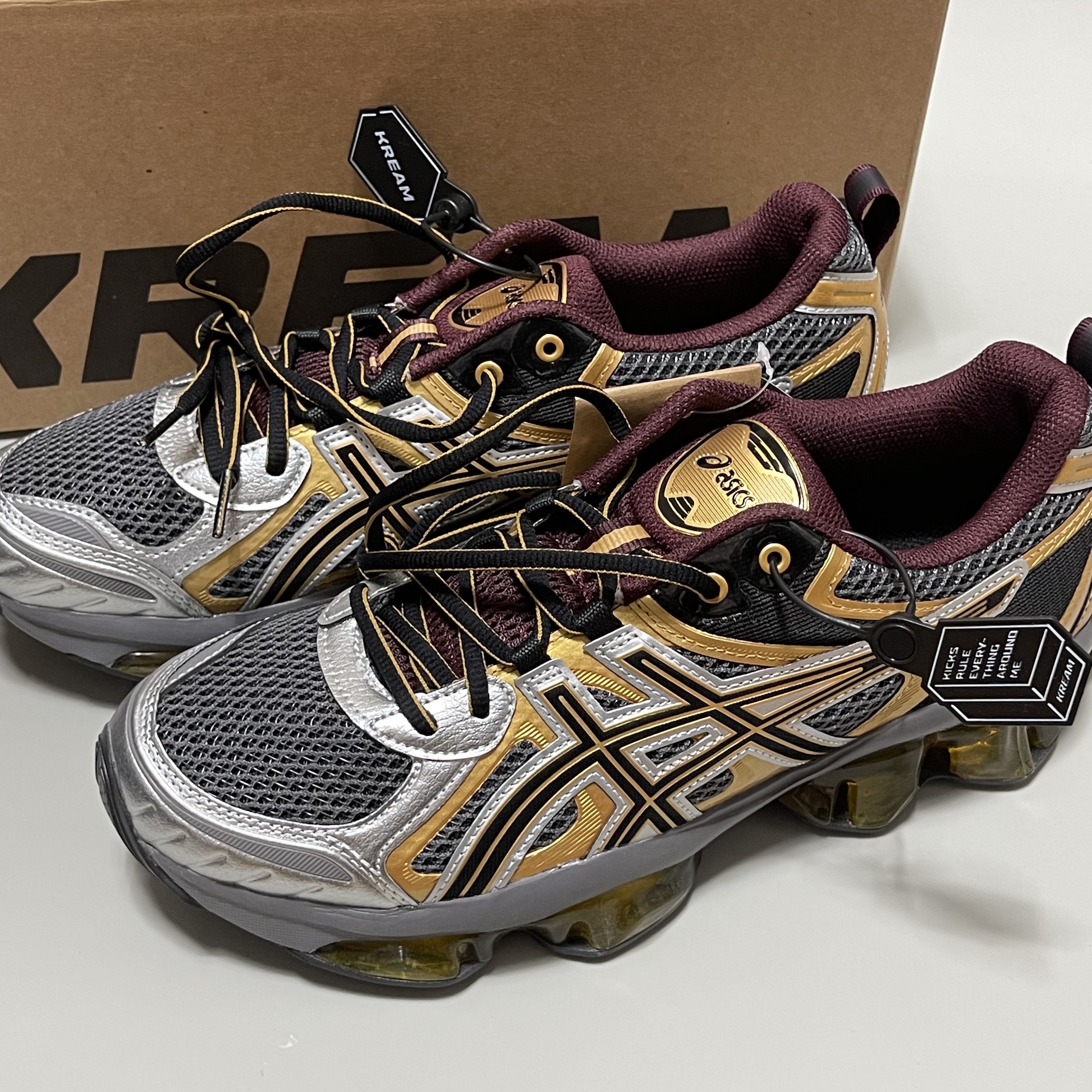 Asics Gel-Quantum Kinetic Carbon Pure Gold 착용 스타일 - 2