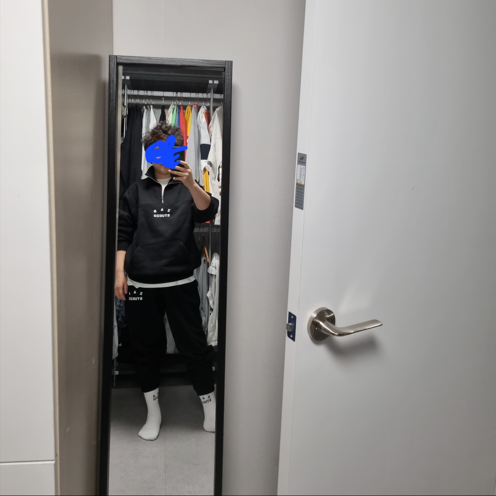IAB Studio Half Zip-Up Black White, IAB Studio x Yonex Socks Pack White Green 착용 스타일