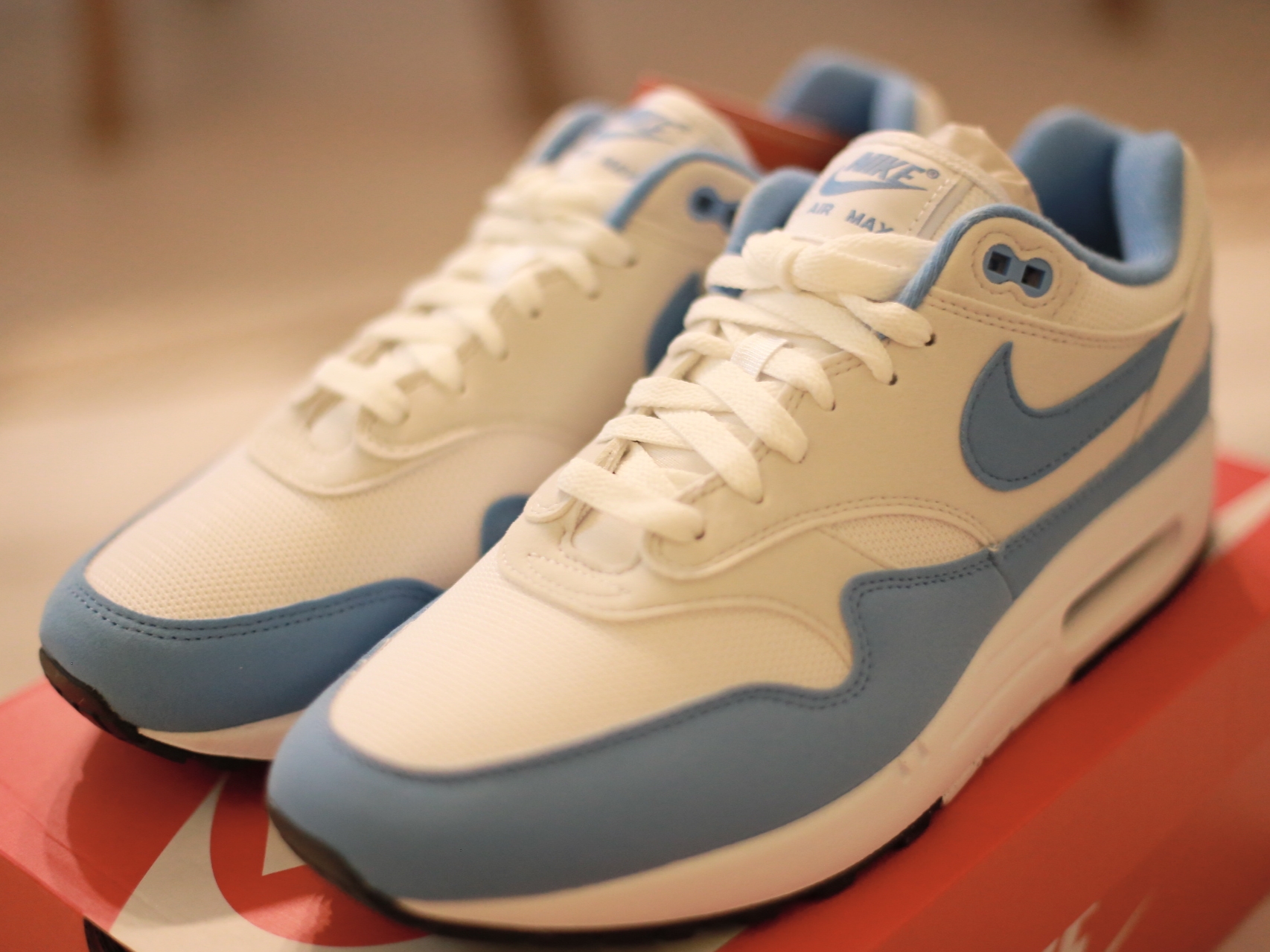 Nike Air Max 1 University Blue 착용 스타일 - 2