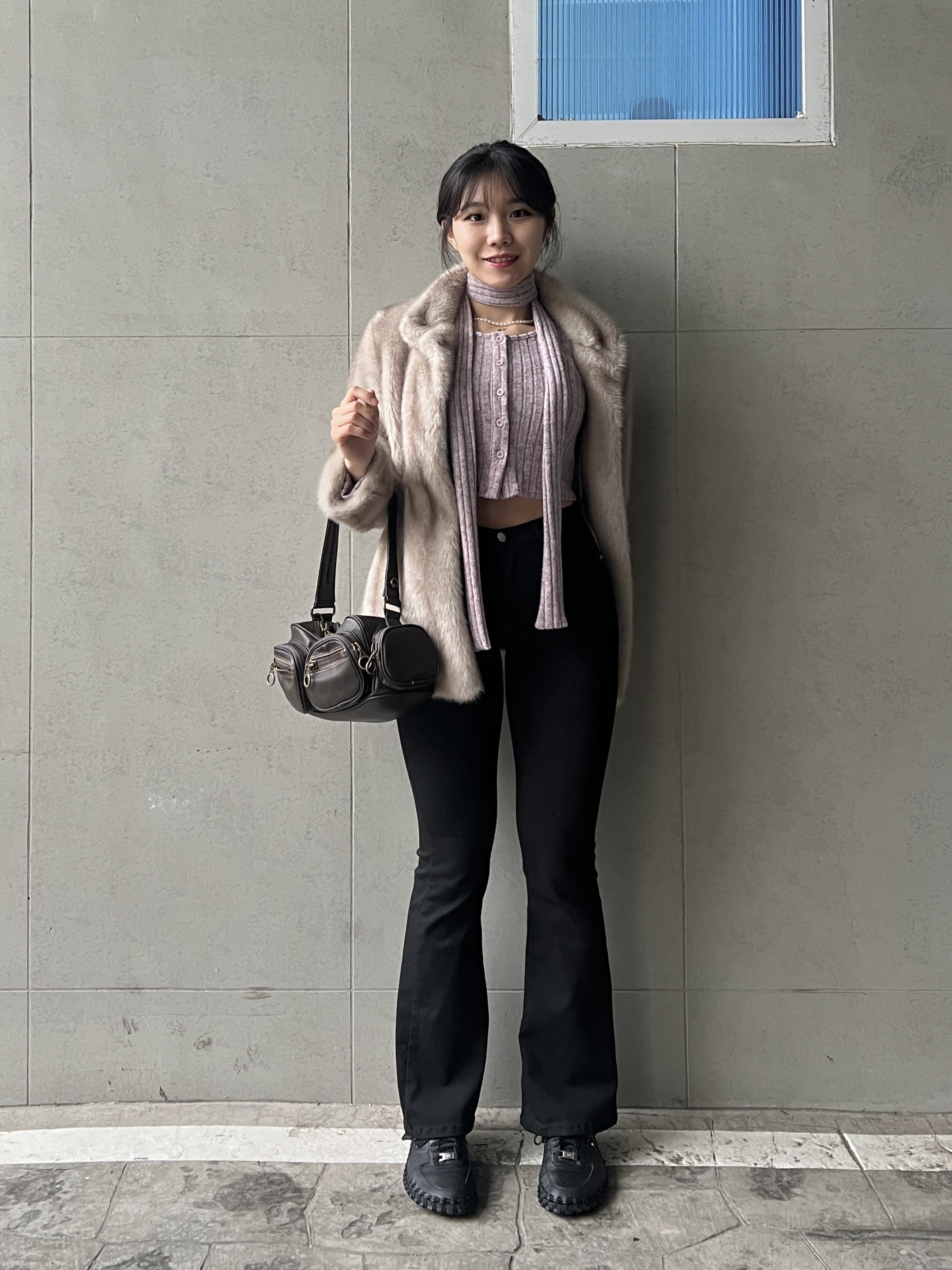 Nike x Jacquemus J Force 1 Low LX SP Black, Zara Pocket Sholuder Bag Brown 착용 스타일 - 3