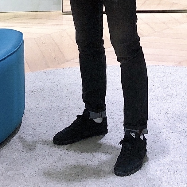 나이키 x 블랙 꼼데가르송 와플 레이서 블랙 2020 착용 스타일 - 1