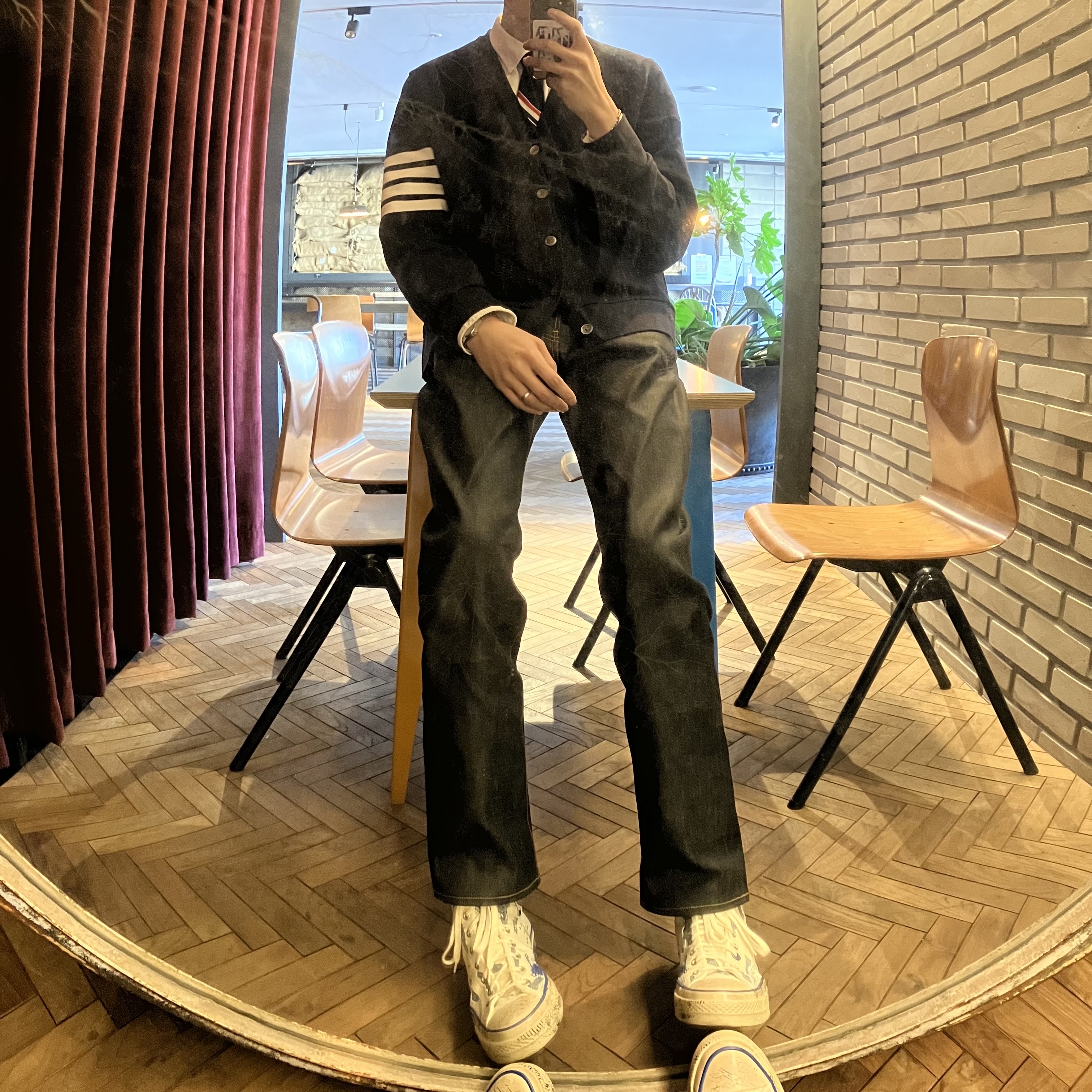 Thom Browne Grosgrain Stripe Tie Navy, Converse x Ader Error Chuck 70 High White 착용 스타일