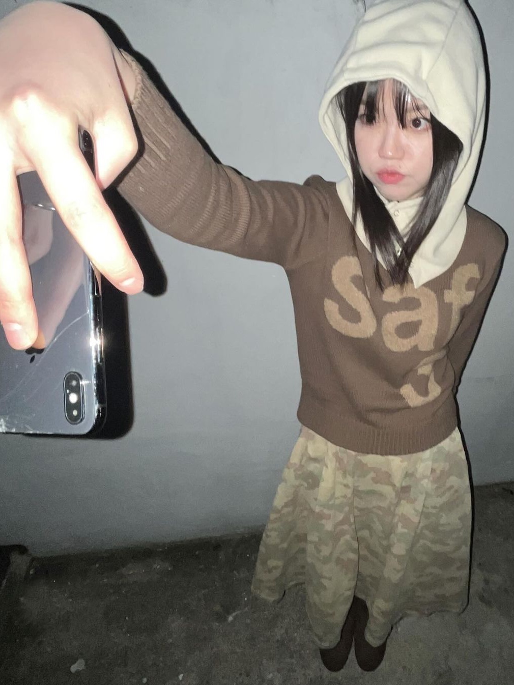 [KREAM 단독] Safarispot Women Basic Safari Knit Brown, [KREAM 단독] Safarispot Basic Safari Knit Brown 착용 스타일
