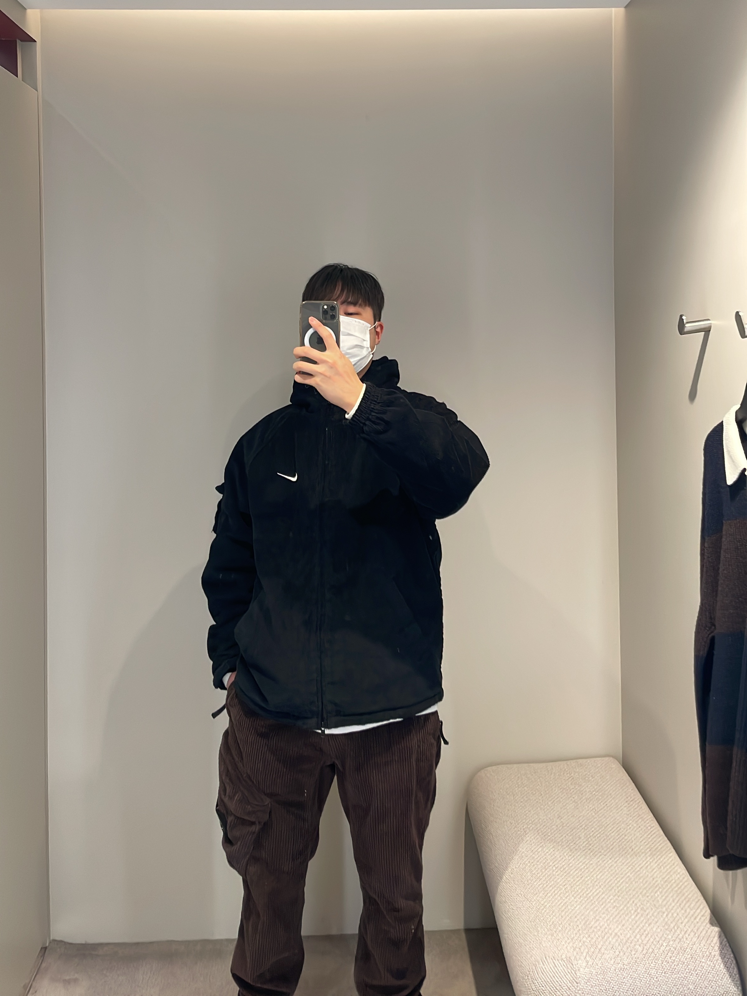Supreme x Nike Arc Corduroy Hooded Jacket Black - 22SS, Stone Island 30811 Cotton Corduroy Cargo Pants Black - 21FW 착용 스타일