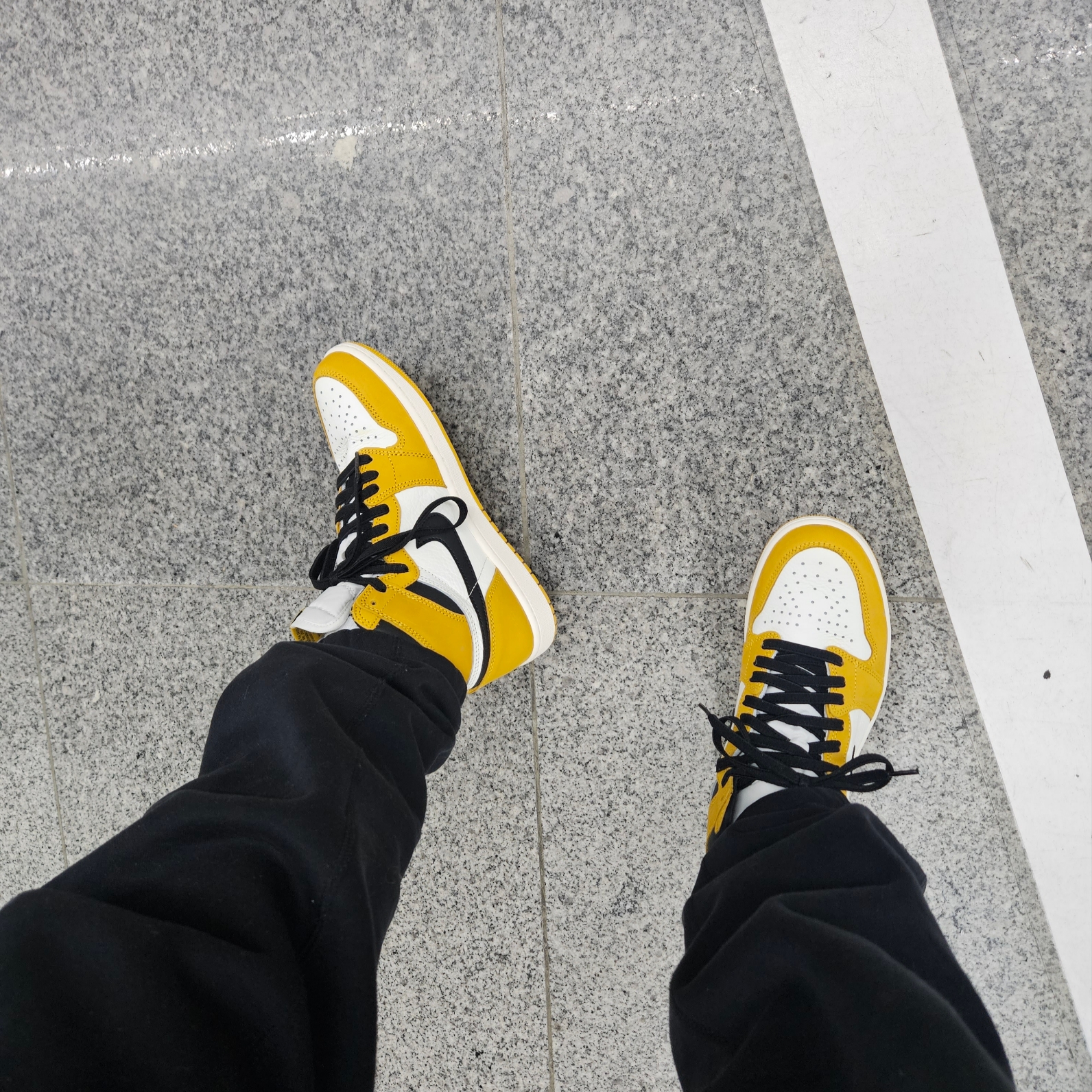 Jordan 1 Retro High OG Yellow Ochre 착용 스타일