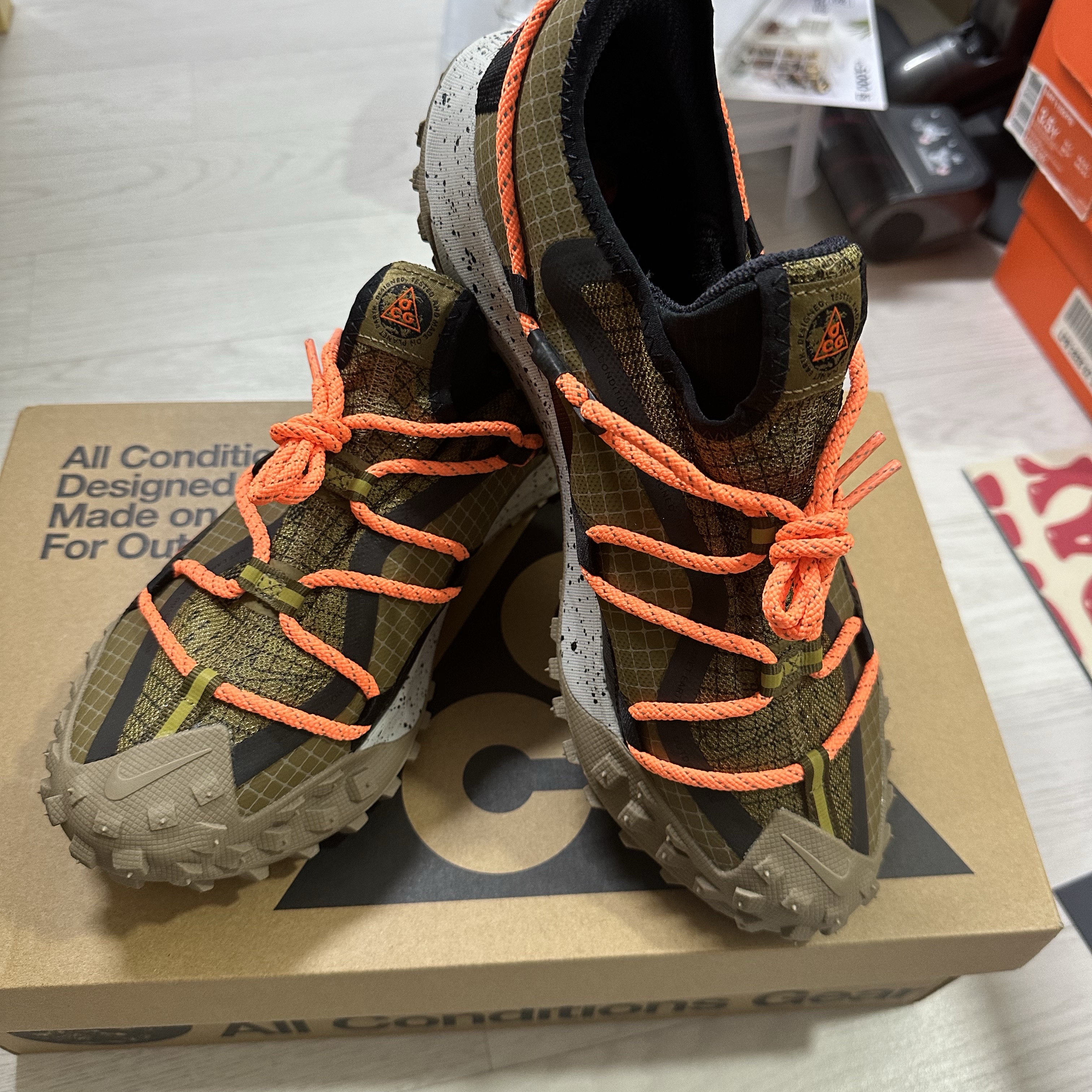 Nike ACG Mountain Fly Low Gore-Tex SE Hazel Rush 착용 스타일