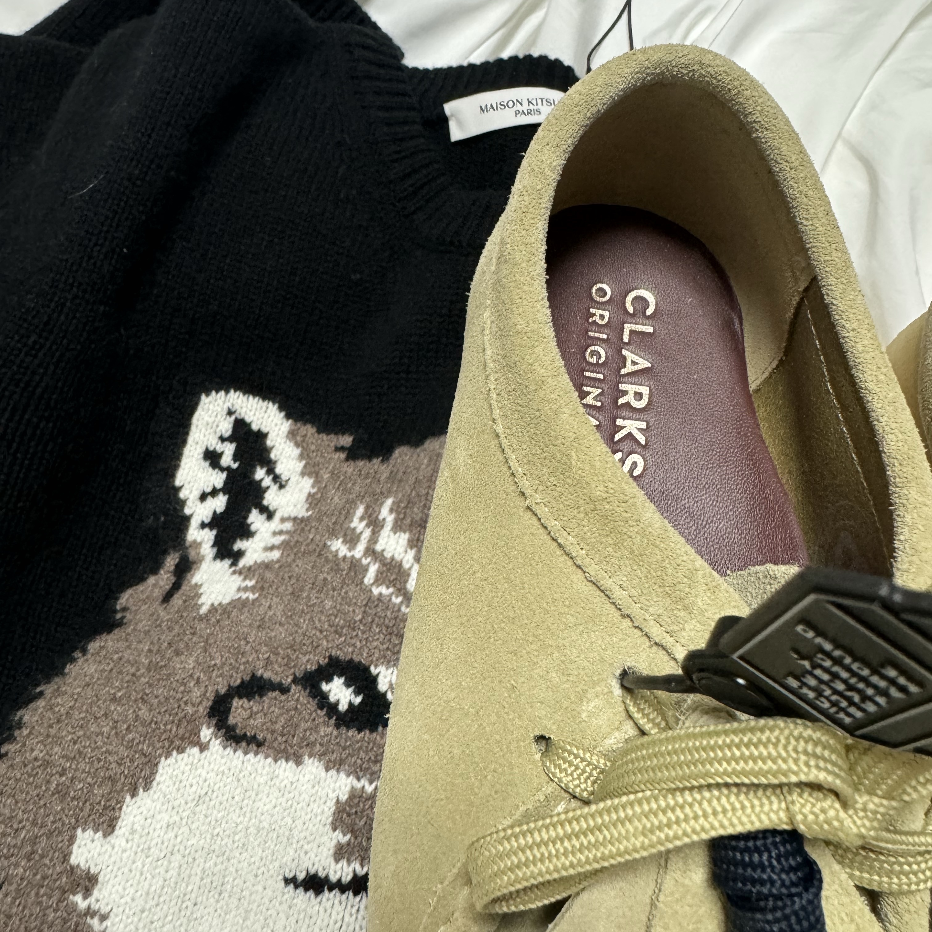 Maison Kitsune Big Fox Head Pullover Knit Black, (W) Clarks Wallabee Maple Suede 착용 스타일