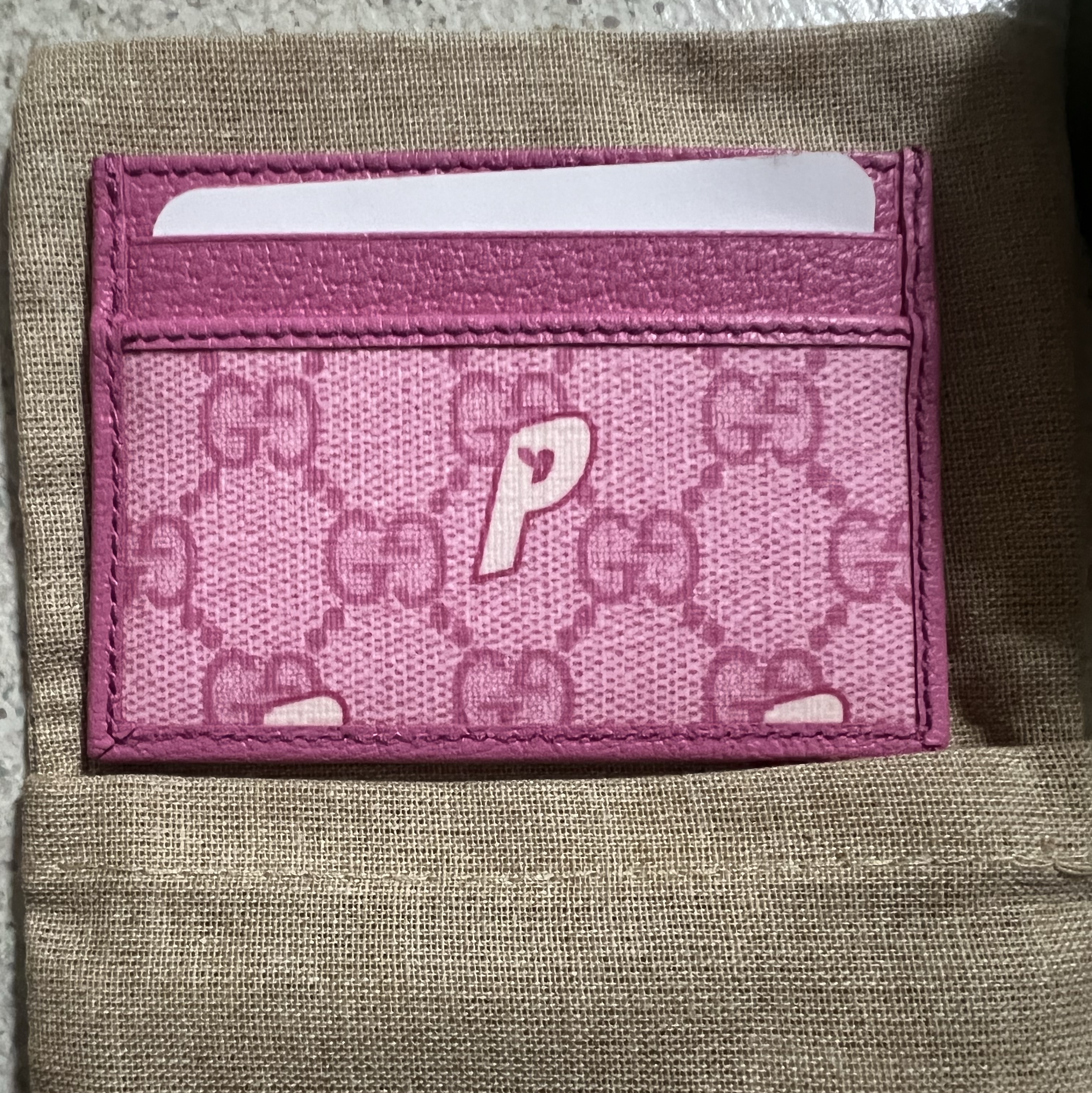 Palace x Gucci GG-P Supreme Card Case Pale Pink - 22FW 착용 스타일