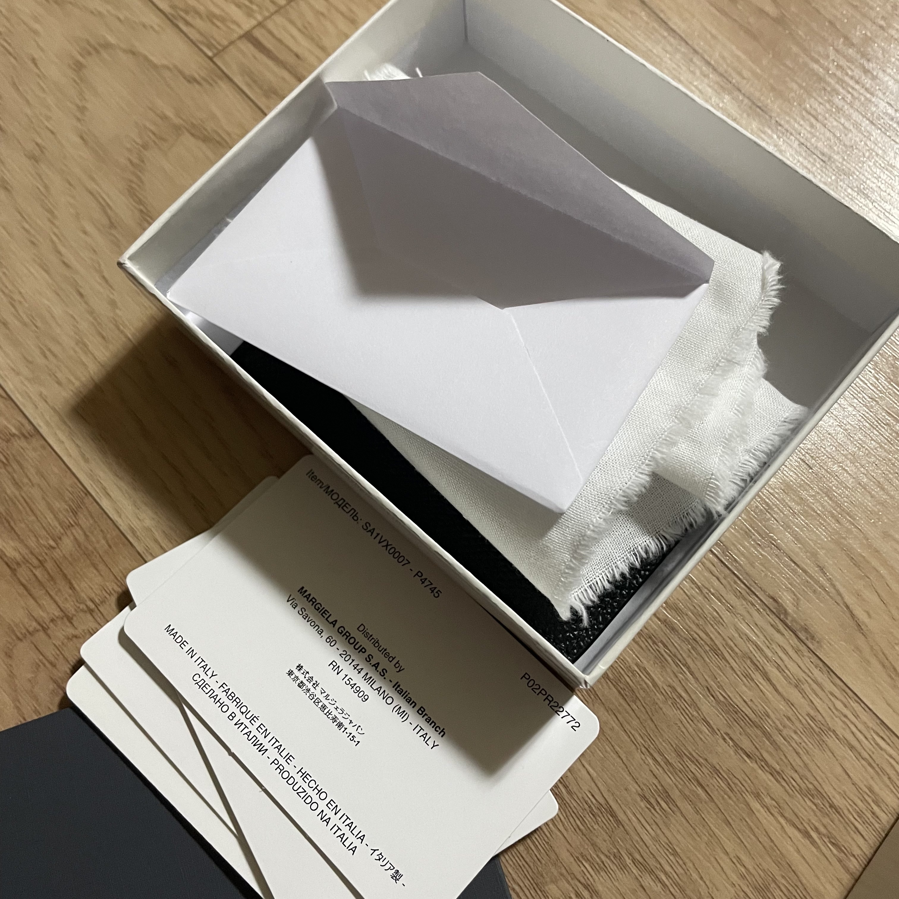 Maison Margiela Four Stitch Card Holder Black 착용 스타일