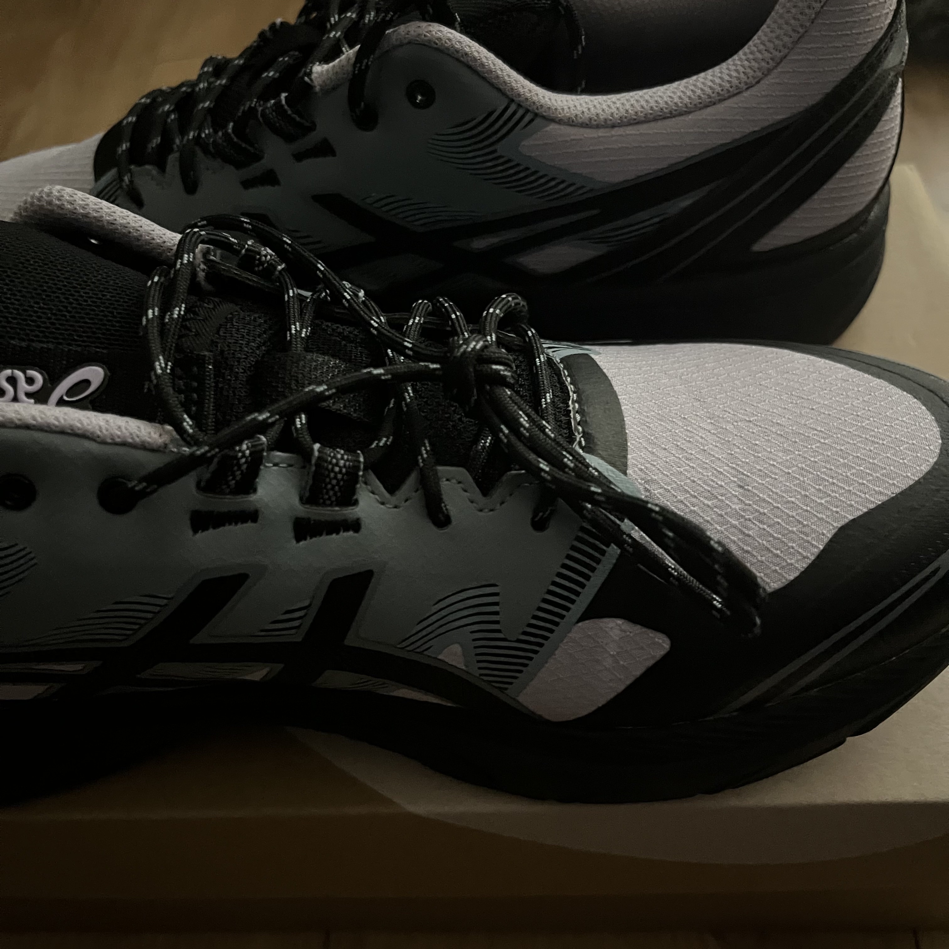 Asics Gel-Terrain Faded Ash Rock Black 착용 스타일 - 2