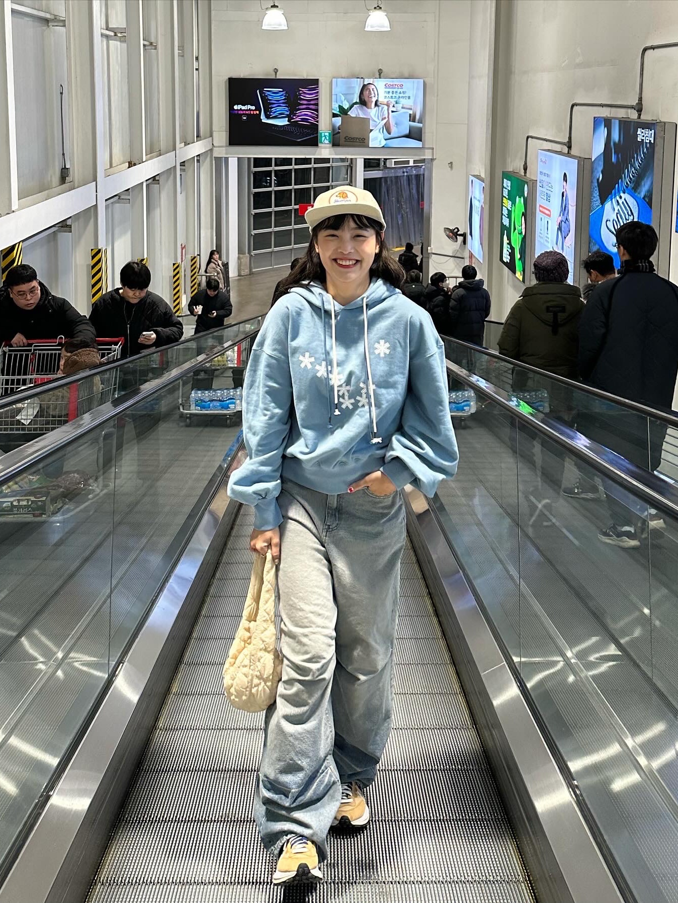 Human Made 6 Panel Corduroy Cap White, Nike x Sacai VaporWaffle Sesame and Blue Void 착용 스타일 - 2