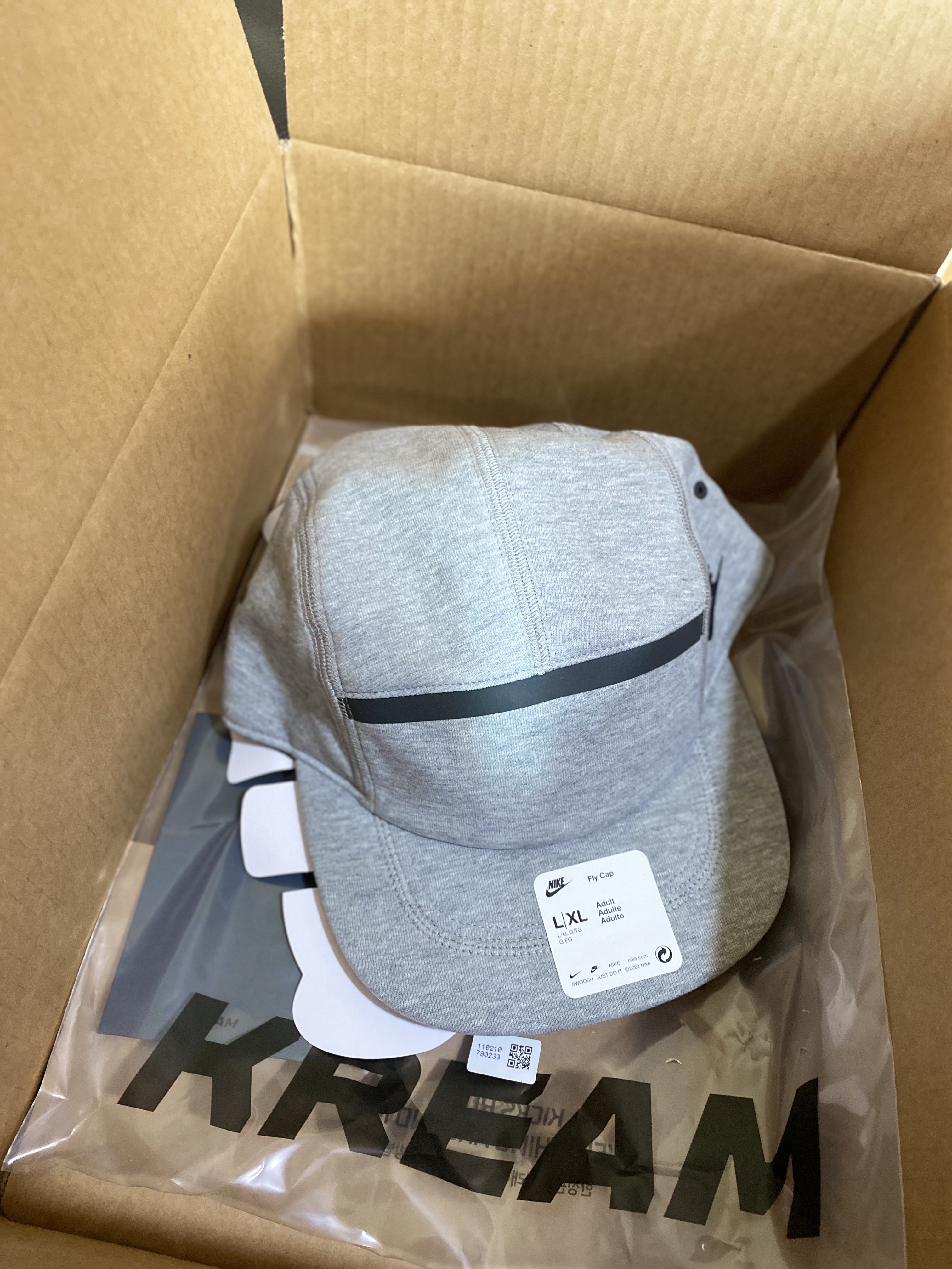 Nike Fly Unstructured Tech Fleece Cap Dark Grey Heather 착용 스타일