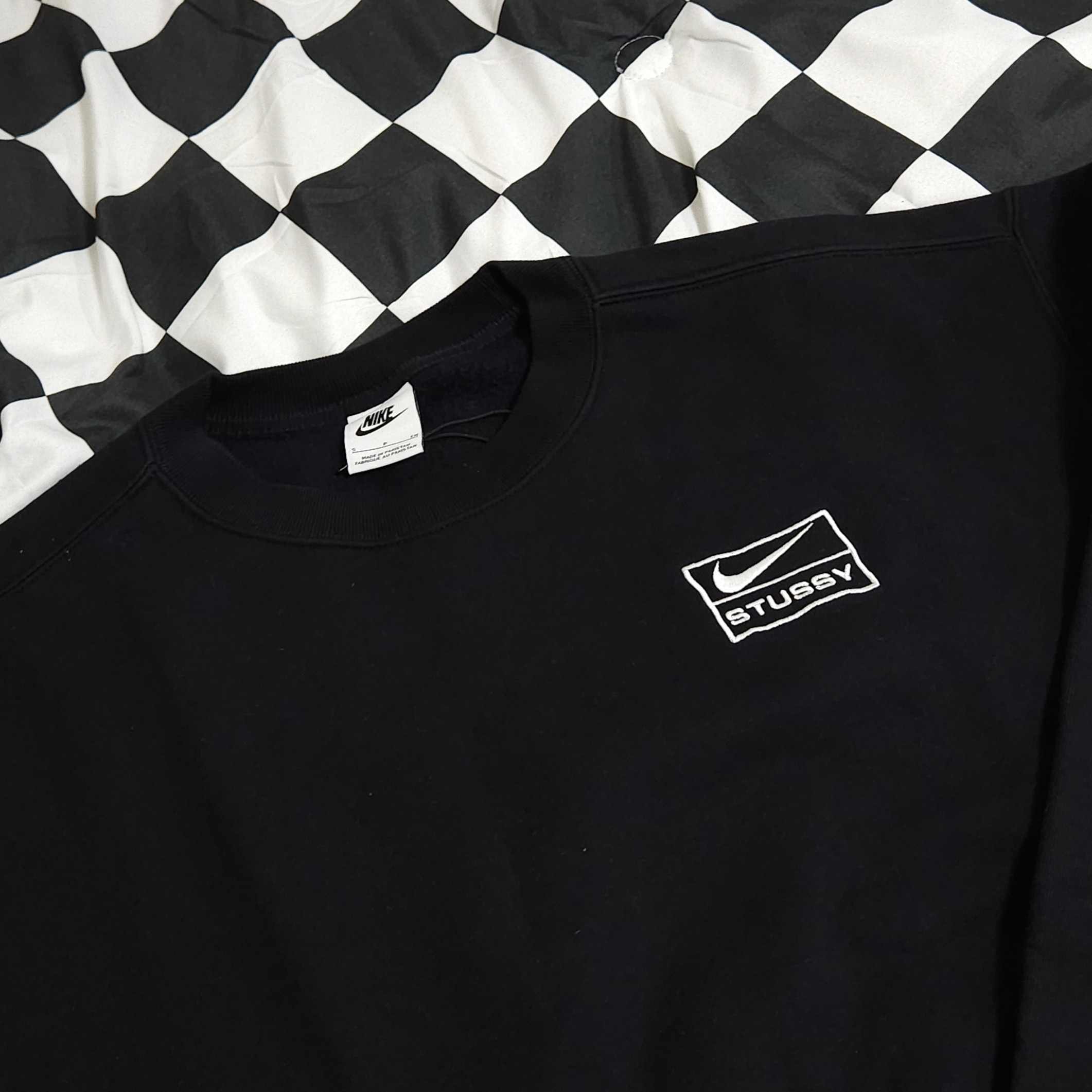 Nike x Stussy NRG Washed Fleece Crewneck Black (DO5310-010) 착용 스타일 - 1