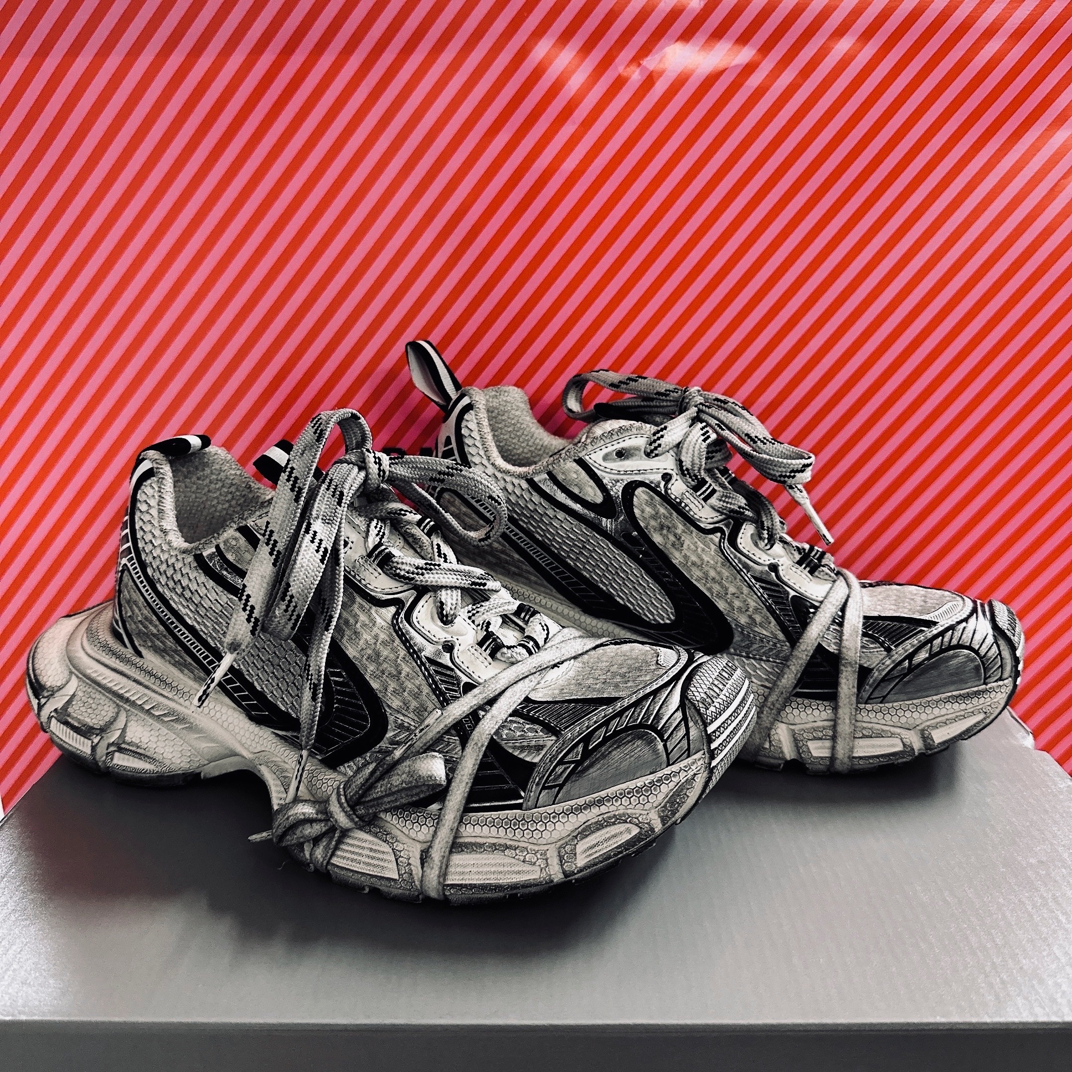 Balenciaga 3XL Sneakers White Black 착용 스타일 - 3