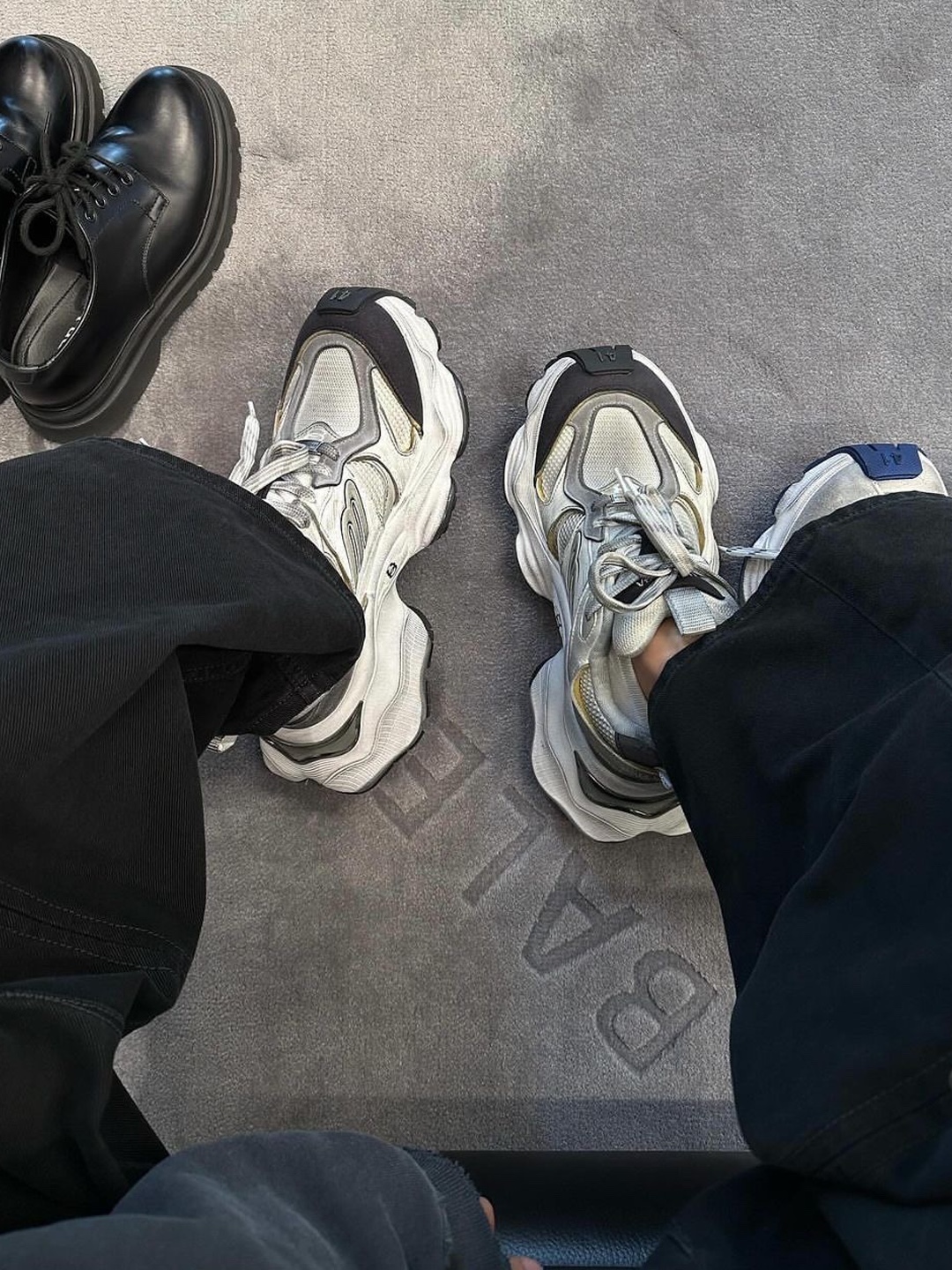 Balenciaga Cargo Sneakers White Grey, Balenciaga Cargo Sneakers Grey White Blue 착용 스타일 - 2