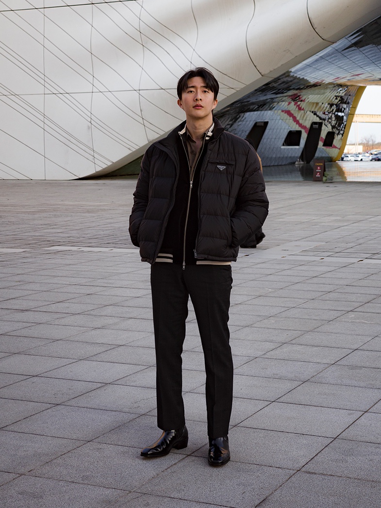 Prada Re-Nylon Short Padded Down Jacket Black 착용 스타일