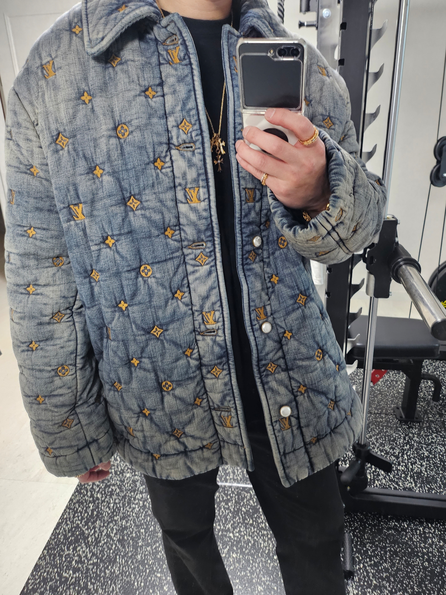 Louis Vuitton Padded Denim Monogram Overshirt Indigo 착용 스타일