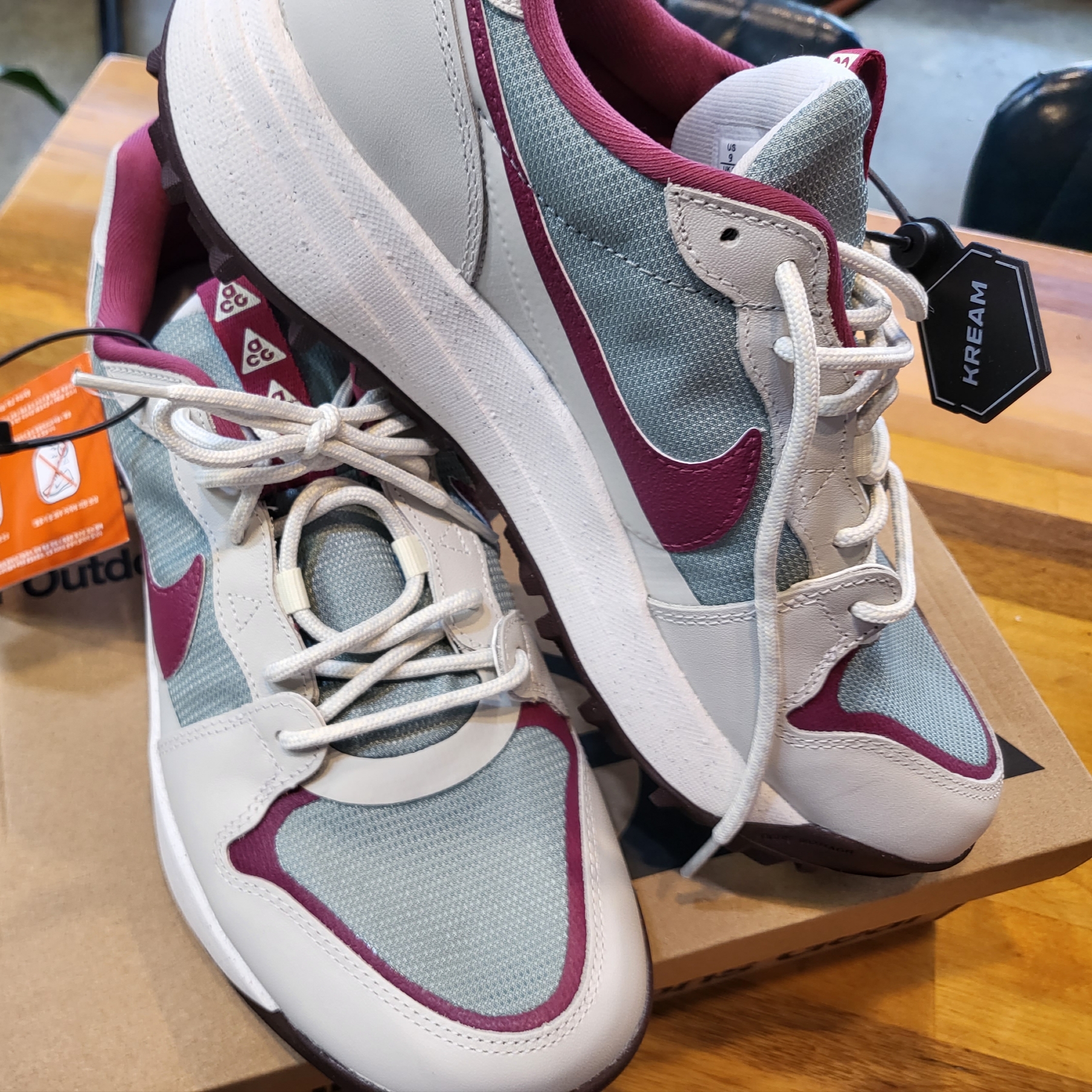Nike ACG Lowcate Mica Green Light Bone 착용 스타일