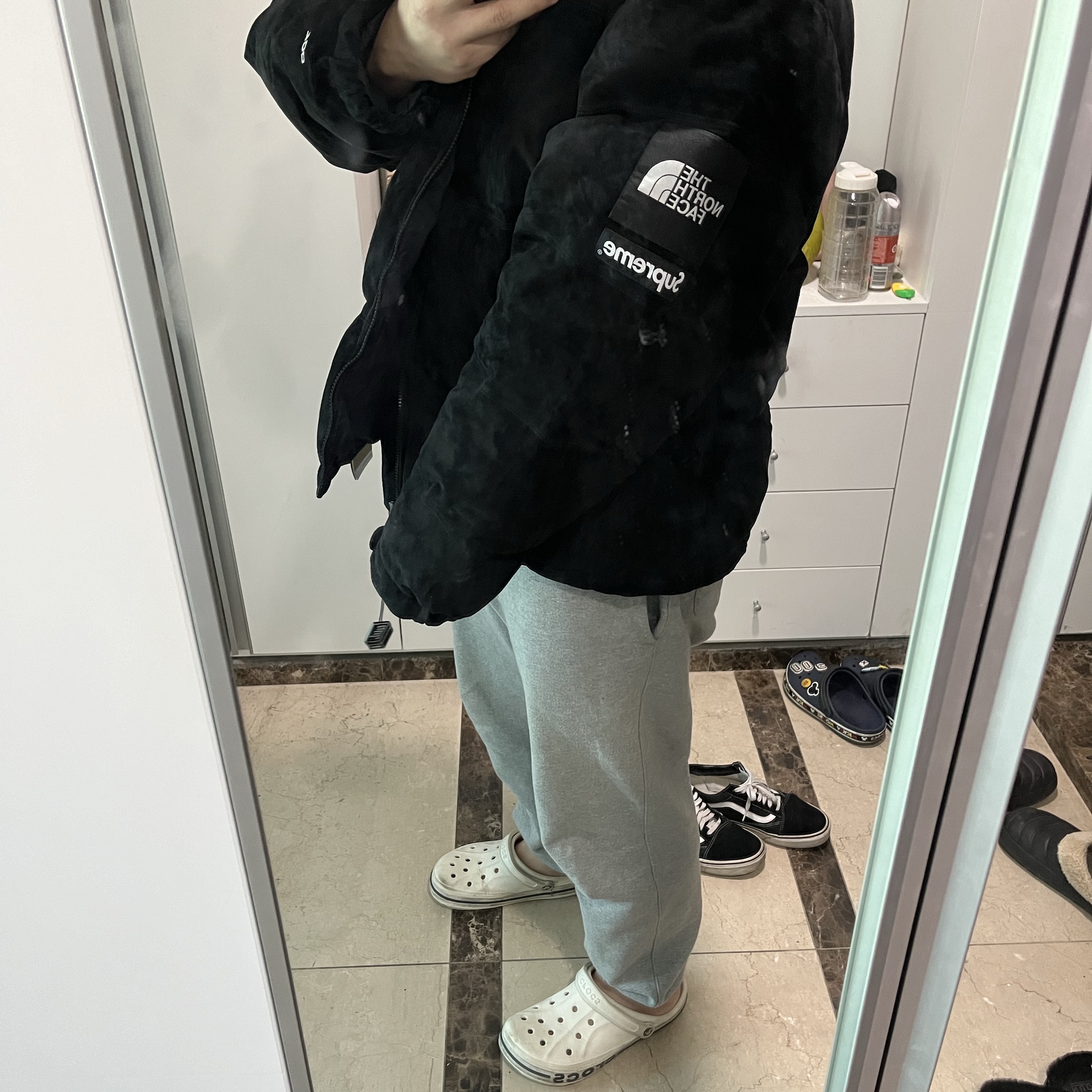 Supreme x The North Face Suede Nuptse Jacket Black - 23FW 착용 스타일 - 2