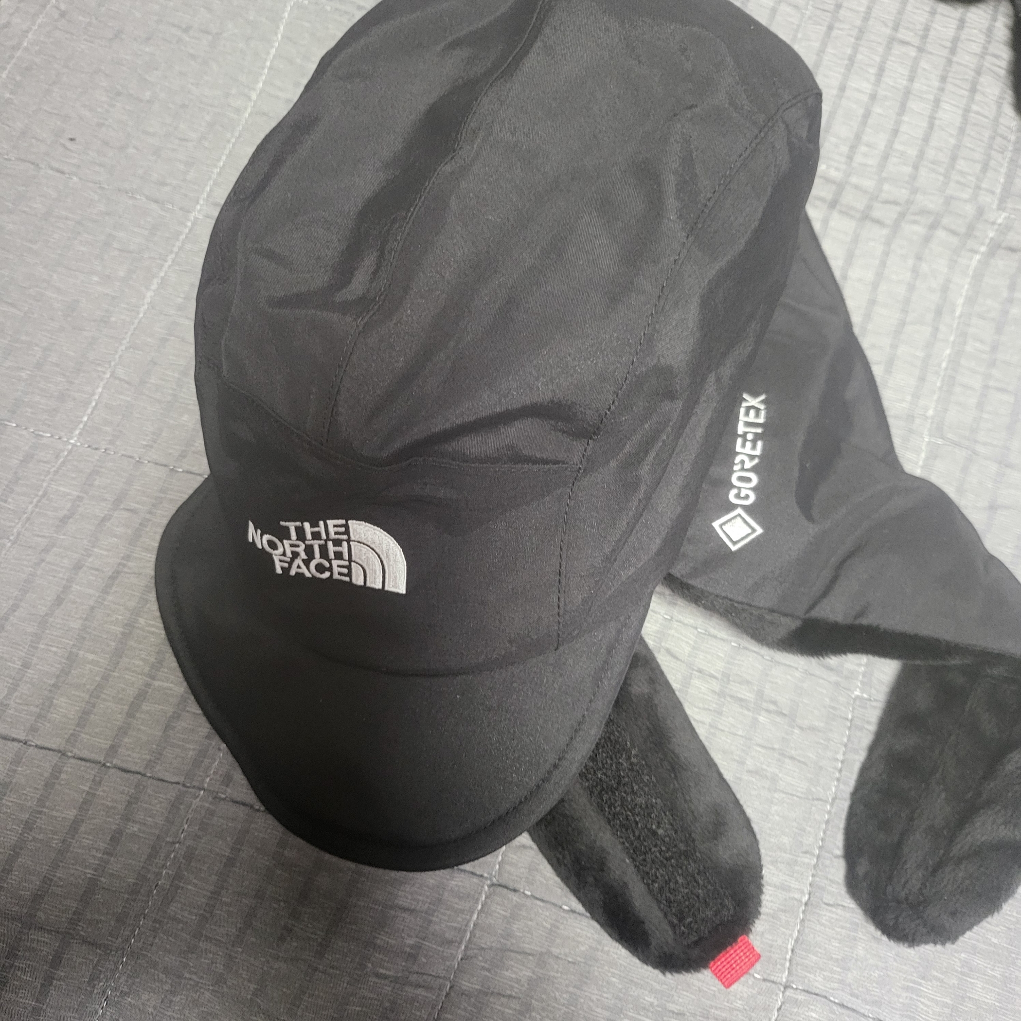 The North Face Gore-Tex Earmuff Cap Black 착용 스타일