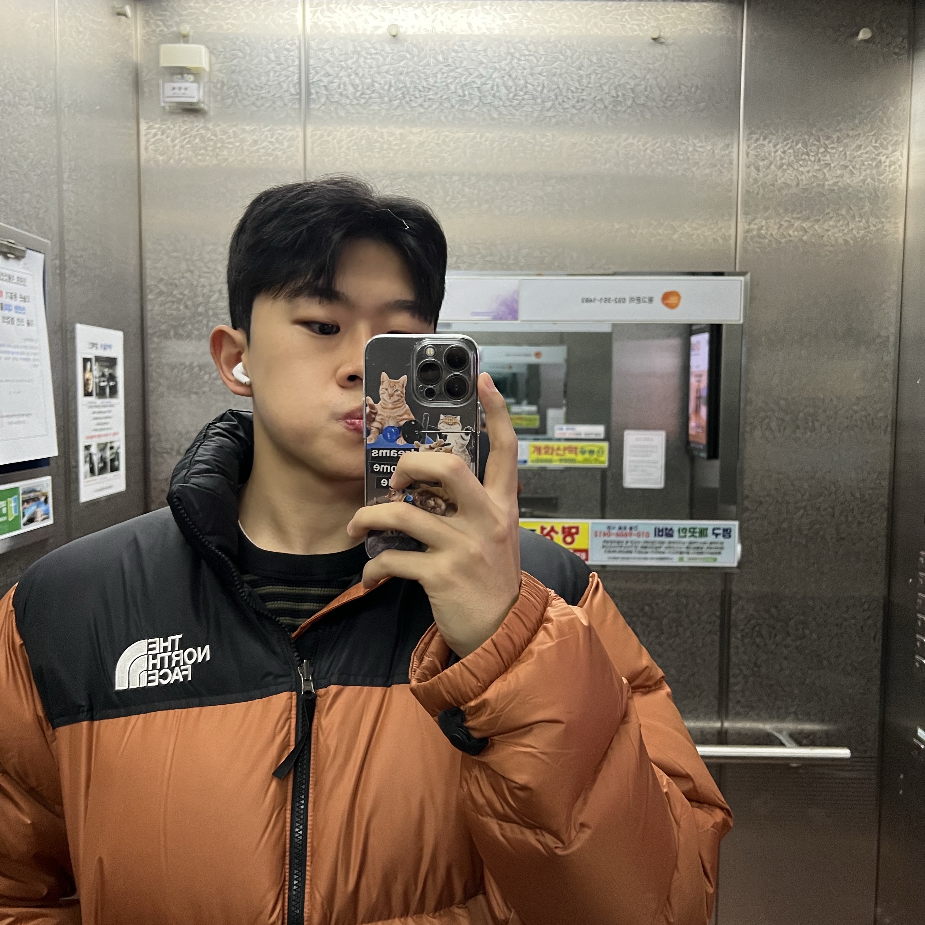 The North Face 1996 Eco Nuptse Jacket Mandarin Orange 착용 스타일